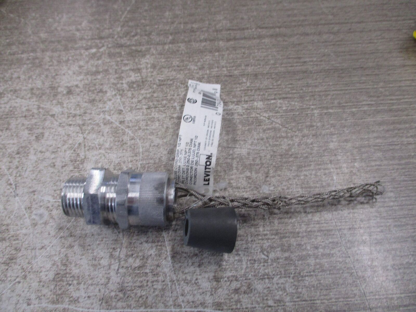Leviton Deluxe Cord Grip L7706 1/2 NPT New Surplus