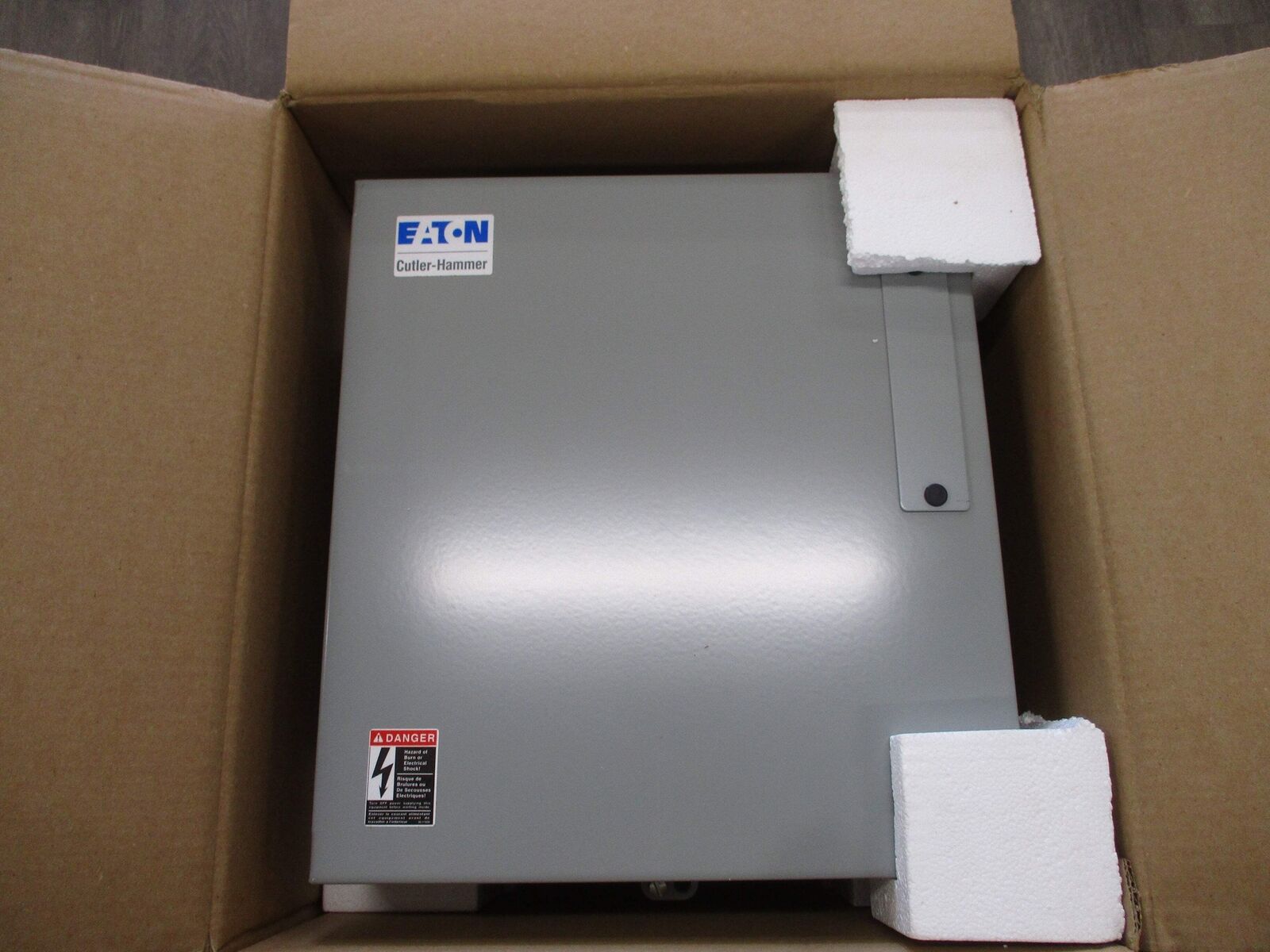 Eaton Enclosed Lighting Contactor ECC04C1H6A 30A 115-120V Coil Type 1 Enclosure