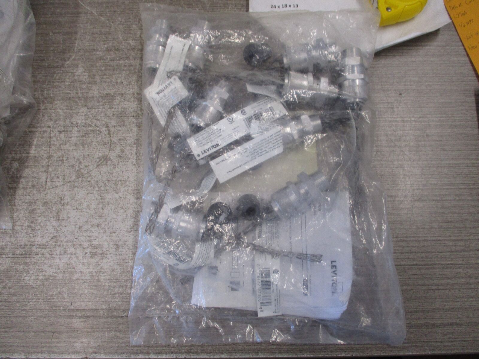 Leviton Deluxe Cord Grip L7706 1/2 NPT * Lot of 10 * New Surplus
