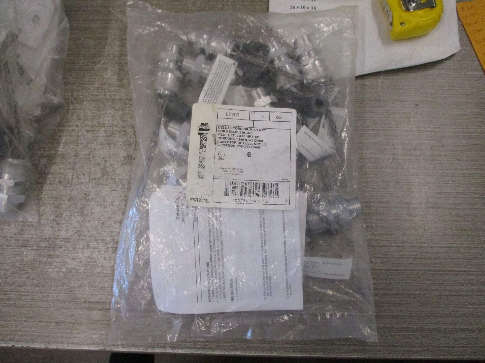 Leviton Deluxe Cord Grip L7706 1/2 NPT * Lot of 10 * New Surplus