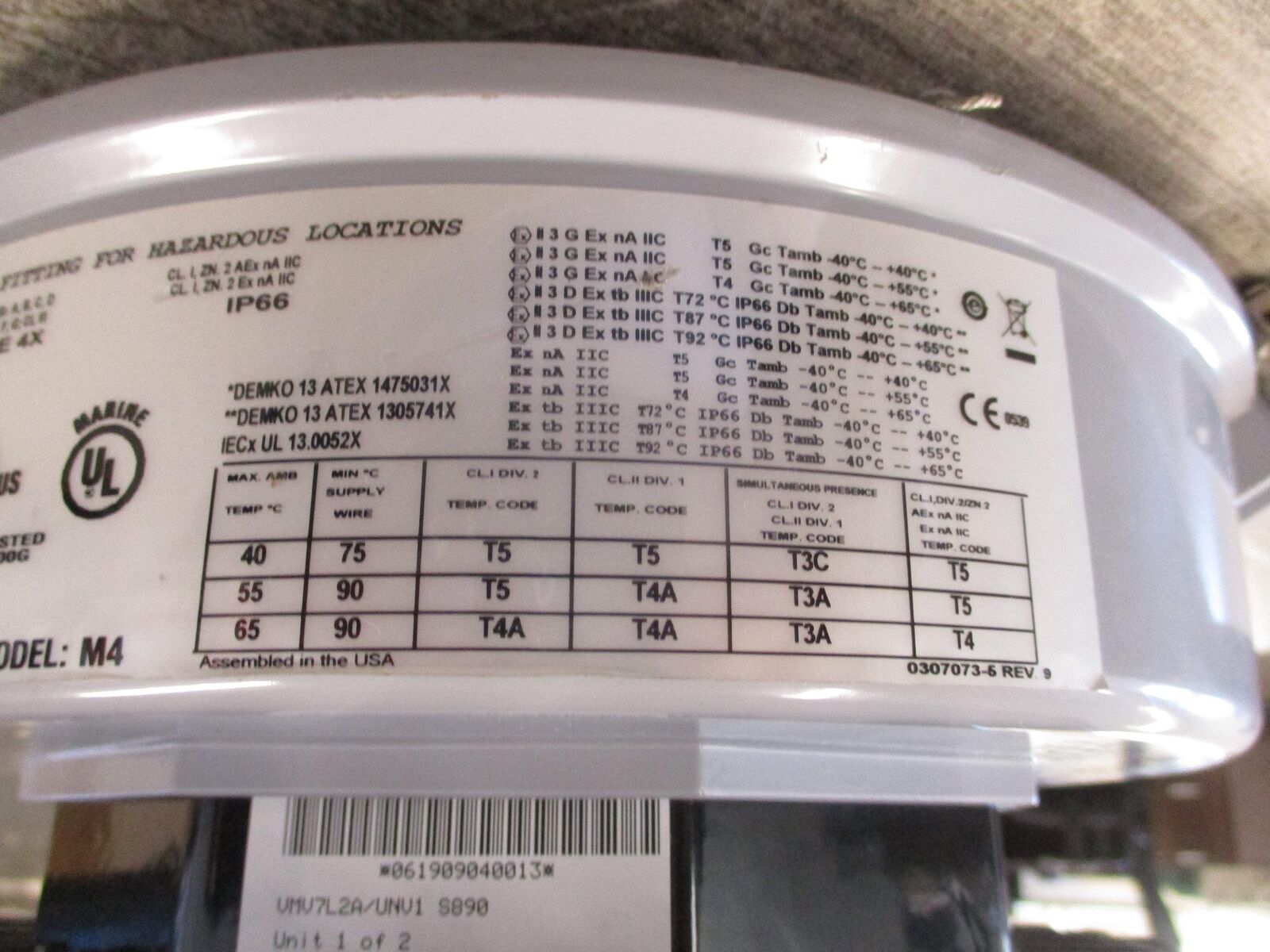 Eaton Crouse-Hinds Series Luminaire Fitting VMV7L2A/UNV1 S890 100-277V 50/60Hz 5