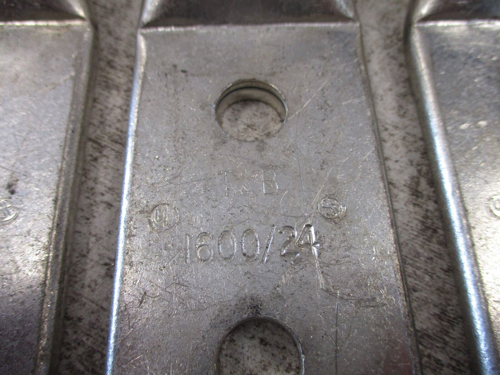 Thomas & Betts Crimp Lug 58884BE/1600/24 2-Hole 106 Black *No Box* New Surplus