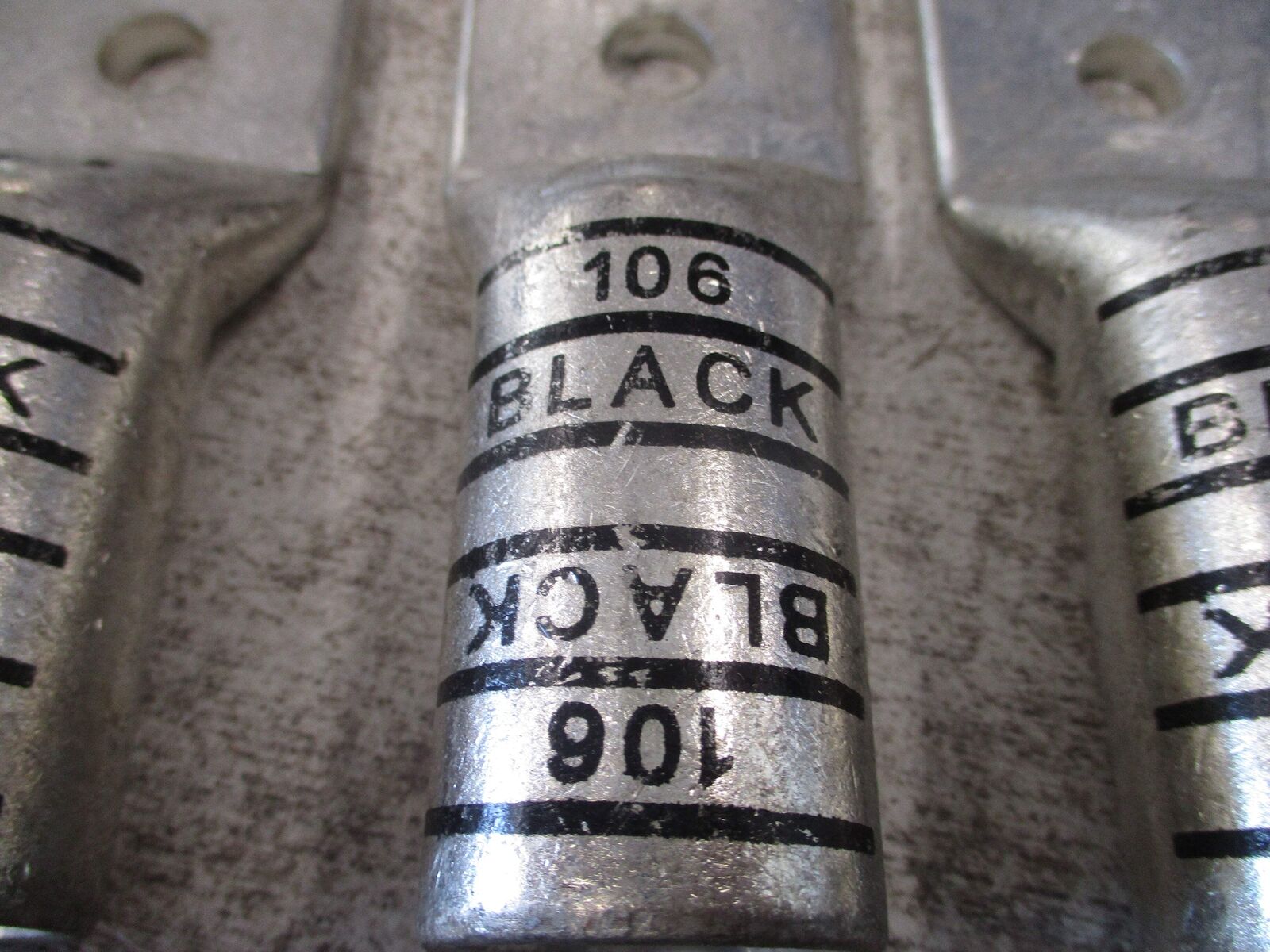 Thomas & Betts Crimp Lug 58884BE/1600/24 2-Hole 106 Black *No Box* New Surplus