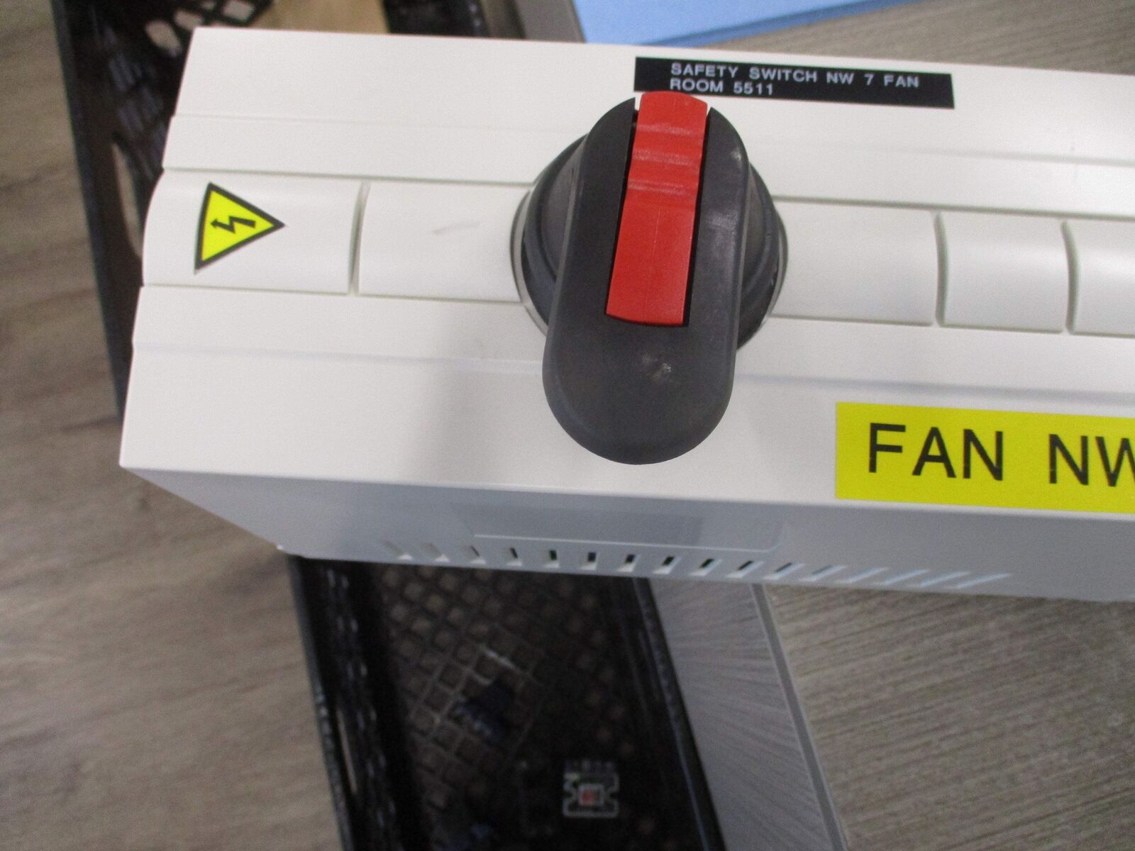 ABB ACH550 AC Drive W/Bypass ACH550-VCR-07A5-2+F267 2HP 3Ph Input: 3PH 48-63Hz 2