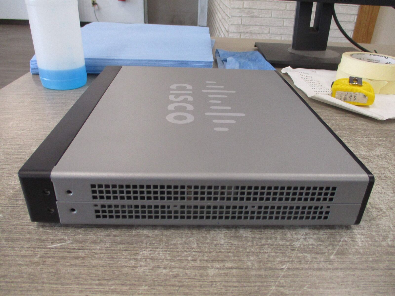 Cisco 10/100/1000 Ethernet Switch SR2024C 24-Port Used