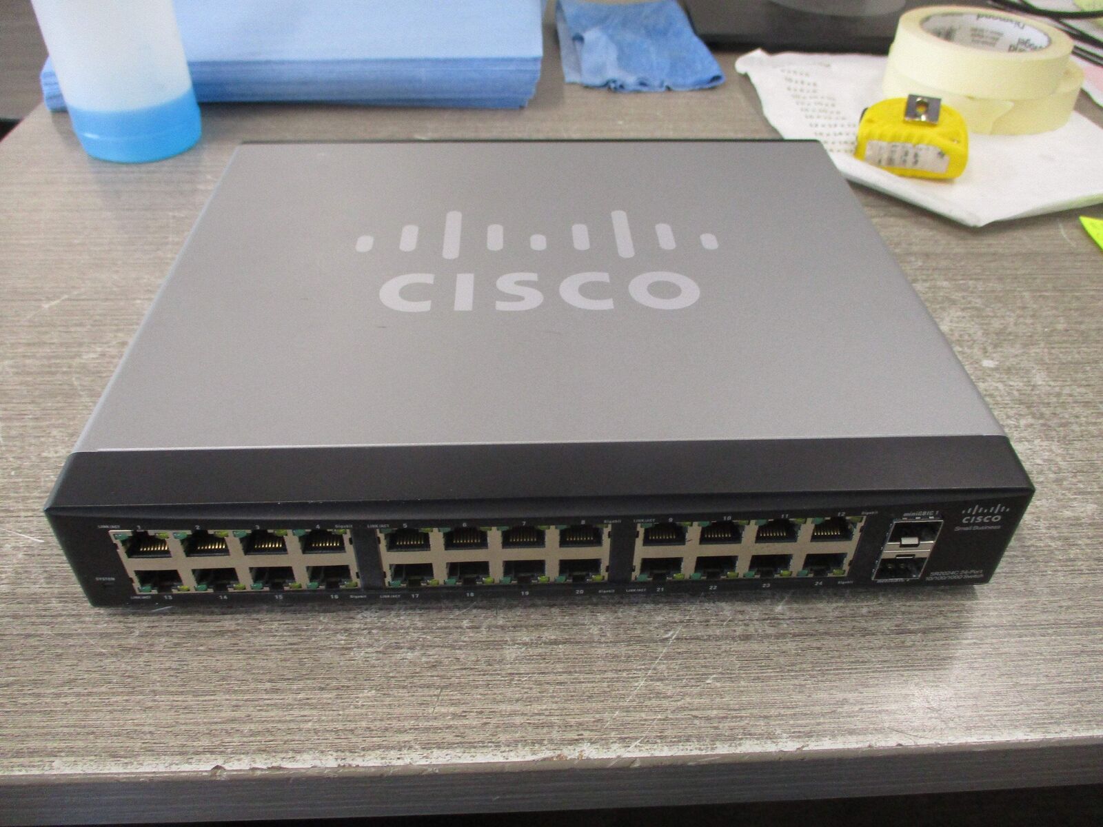 Cisco 10/100/1000 Ethernet Switch SR2024C 24-Port Used