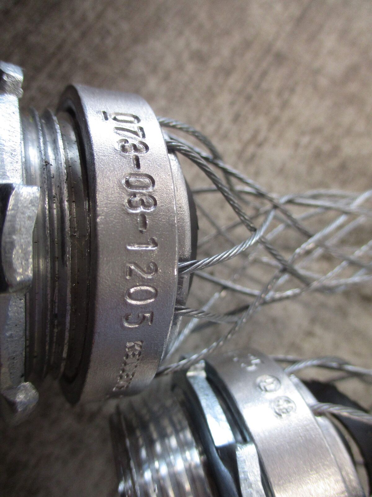 Kellems Strain Relief Grip 073-03-1205 0.97-1.25 *Lot of 2* *No Gasket* Used