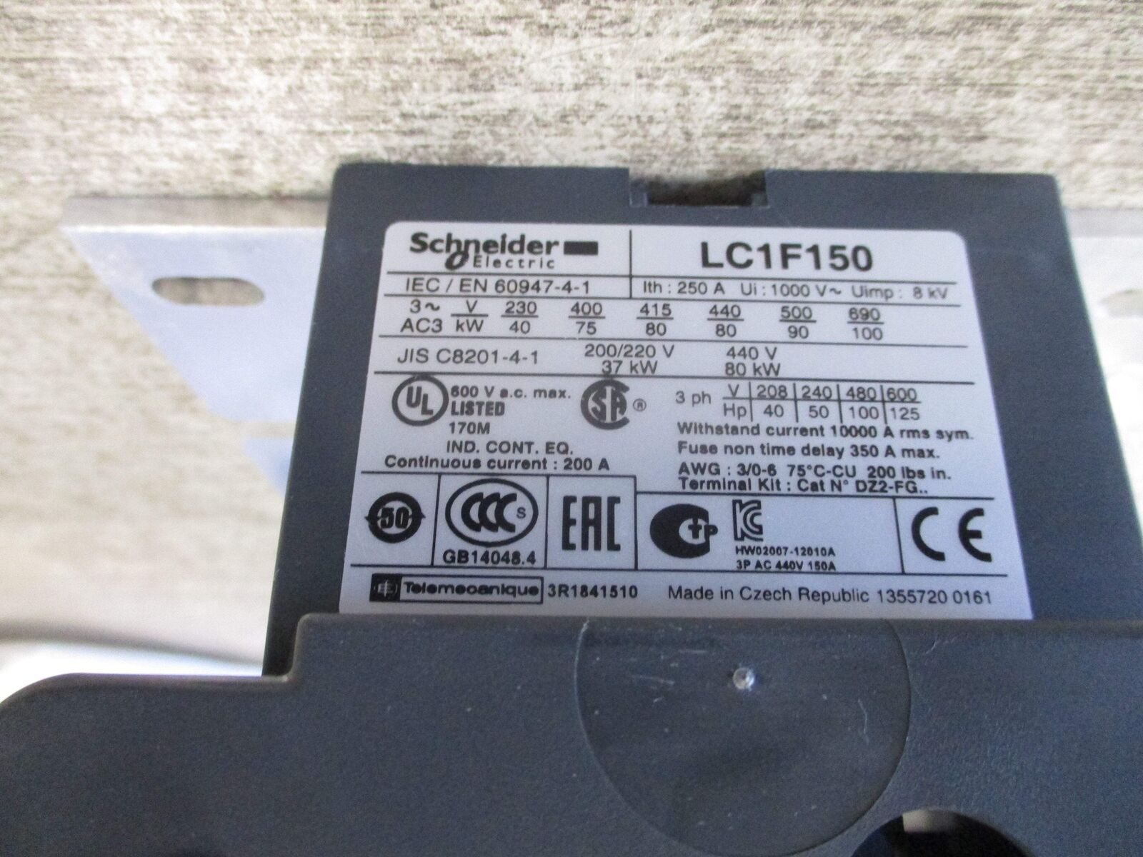 Schneider Electric Contactor LC1F150 127V Coil Used