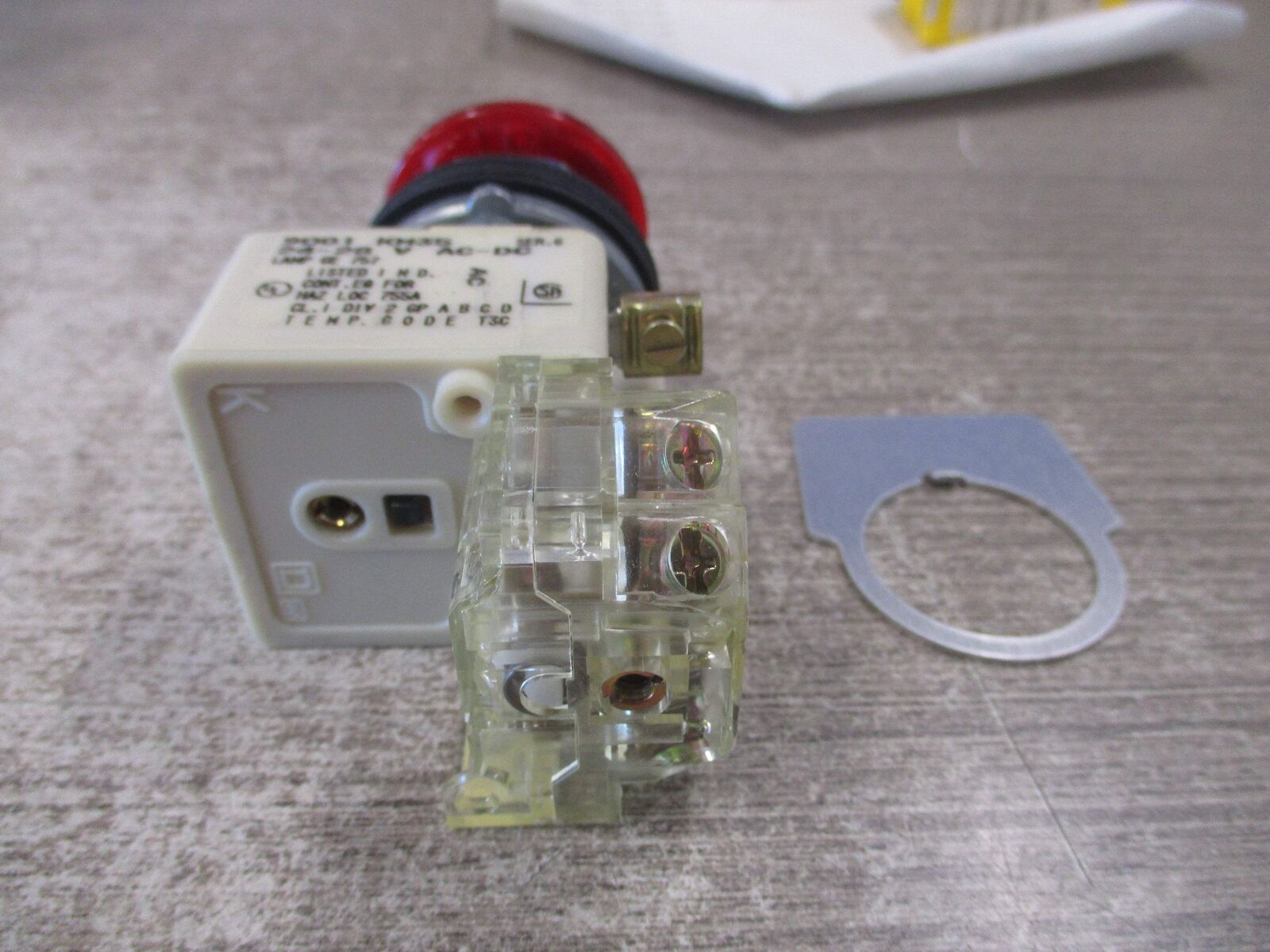 Square D Illuminated Push Button 9001 KR9P35RH13 New Surplus