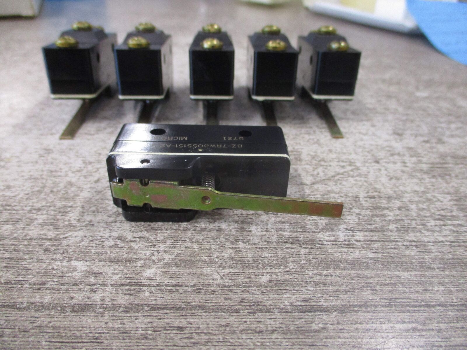 Honeywell Micro Switch Basic Switch BZ-7RW8055151-A2-S 10A 125/250/480VAC *Box o