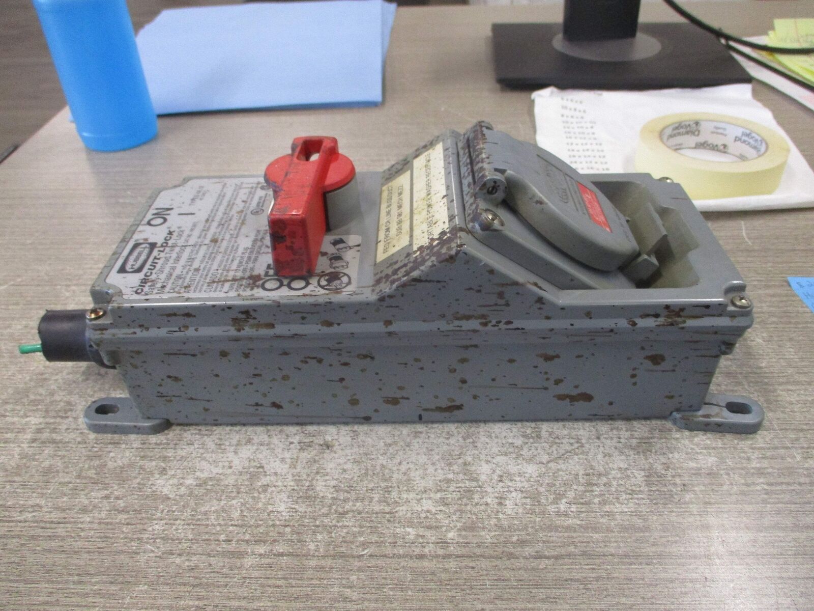 Hubbell Circuit-Lock Mechanical Interlock HBLMITL/HBL2730SW 30A 3Ph 480V Type 4X