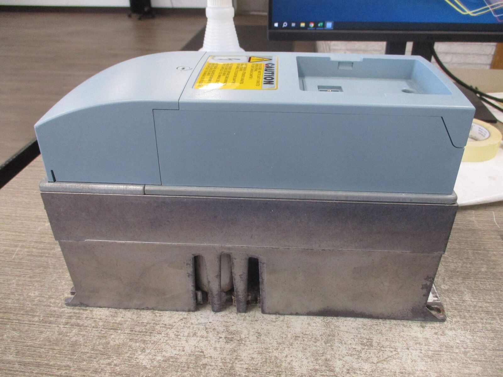 Eaton AC Drive PX0007411B 5HP 3Ph Input: 380-500V 50/60Hz 7.6A Output: 0-V1 0-32