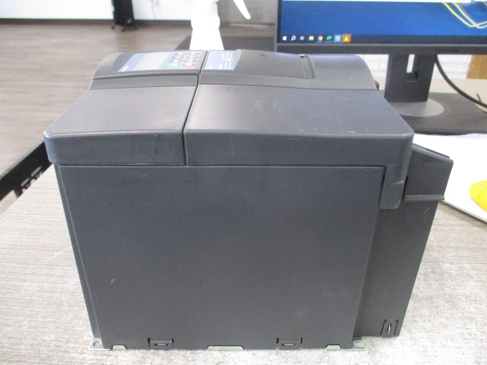 Siemens SED2-7.5/22X AC Drive 6SE6436-2UC27-5CA0 10HP 3Ph Input:200-240V +10%-10