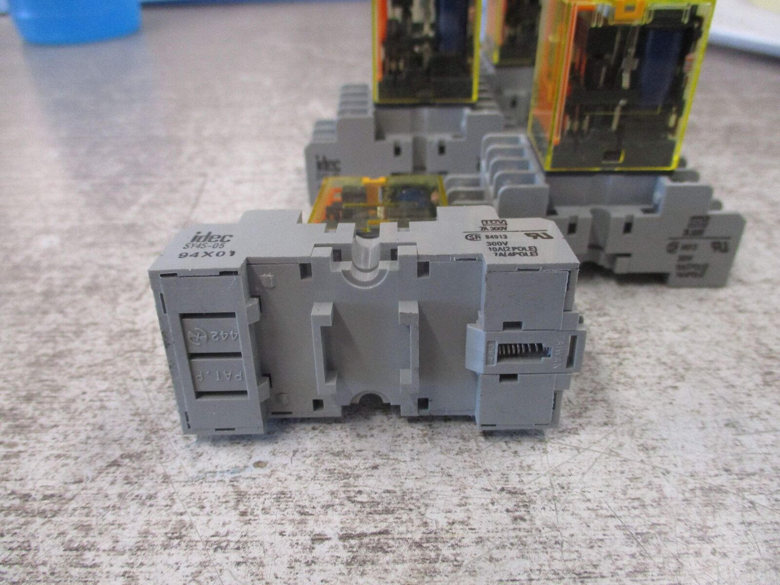 Idec Relay RU4S-A110 W/Base *Lot of 4* Used