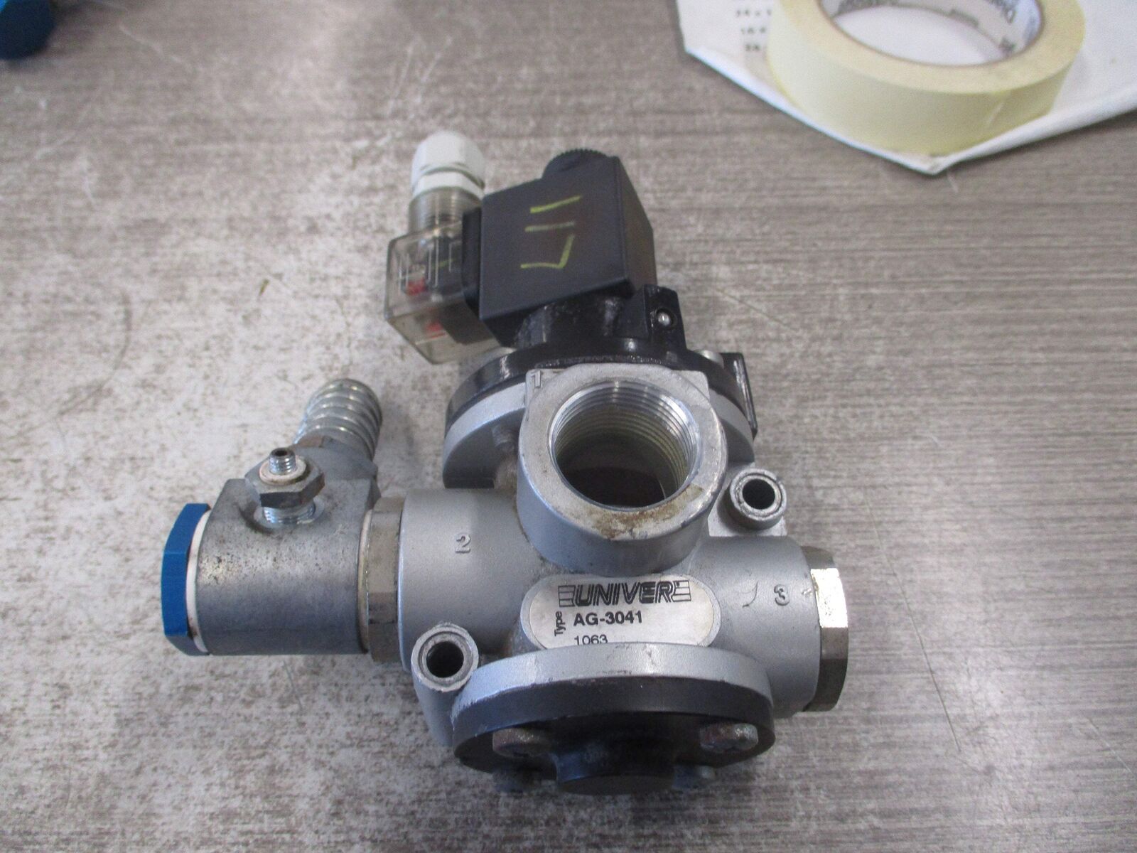 Univer Poppet Valve AG-3041 24V Coil Used