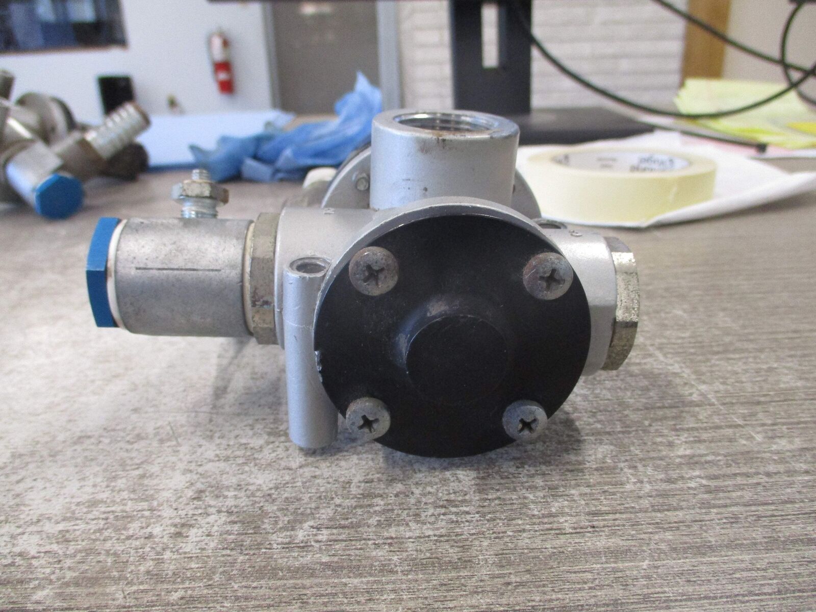 Univer Poppet Valve AG-3041 24V Coil Used