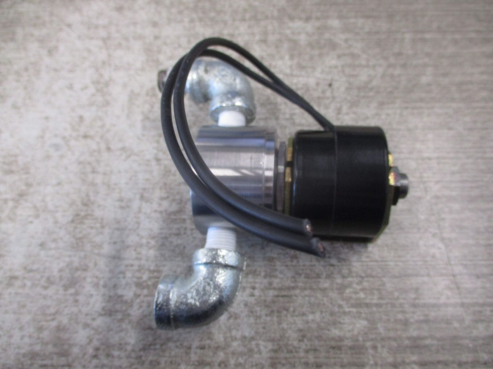 Honeywell Skinner Solenoid Valve 701N1 220/240V 50/60Hz 10W 1030PSI Used