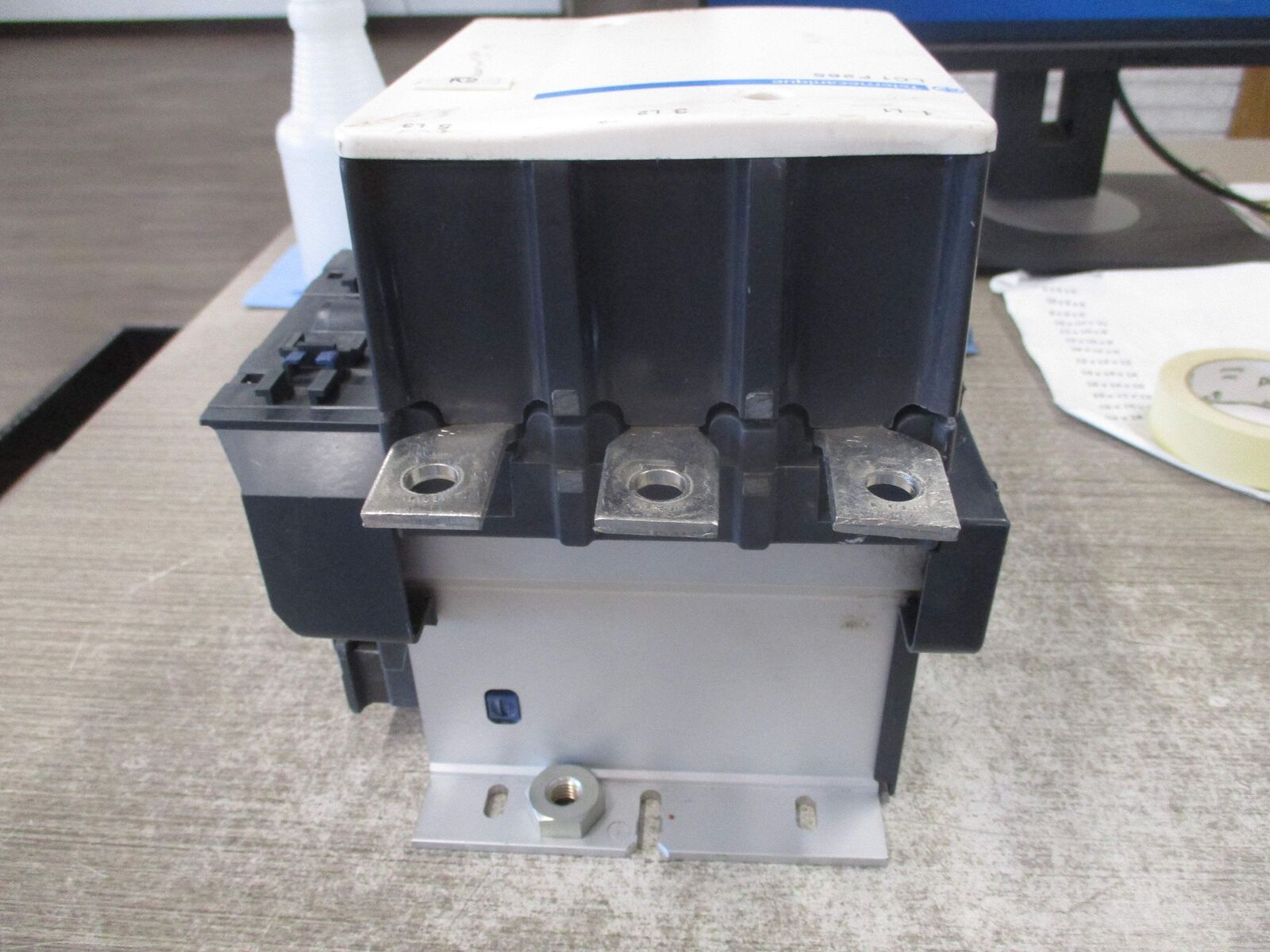 Telemecanique Contactor LC1F265 120-127V Coil 40-400 Hz 285A 600V Used