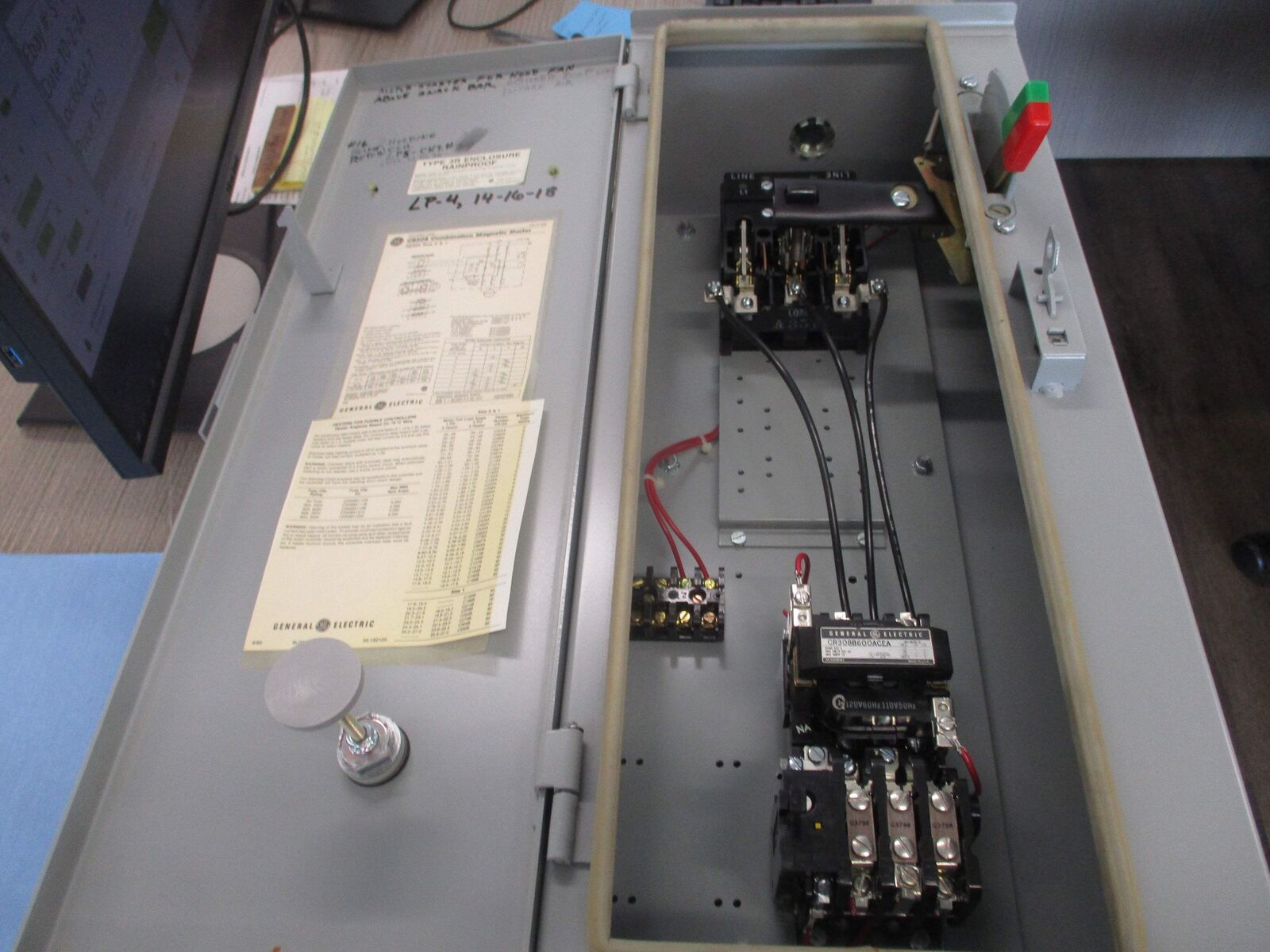 GE Nema 3R Non-Fusible Size 0 Combination CR308B600ACEA 120V Coil Used