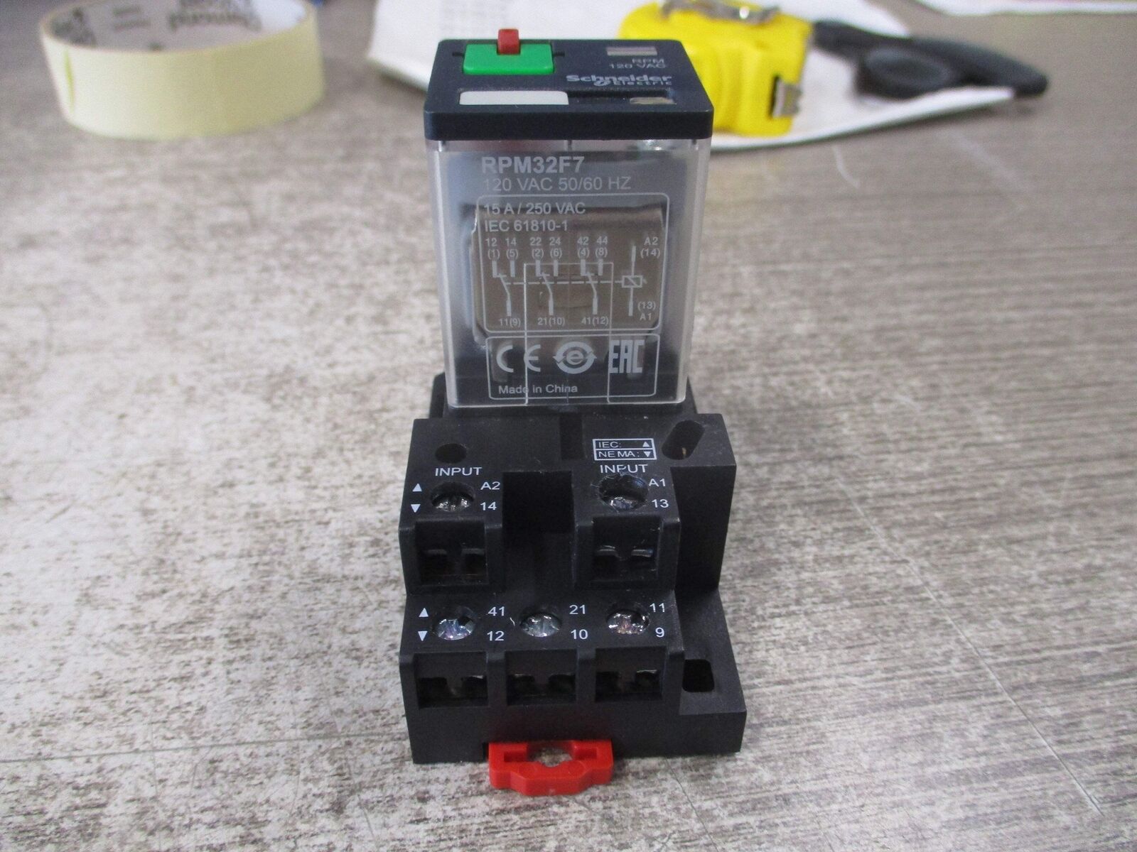 Schneider Electric Relay RPM32F7 120V W/Base Used