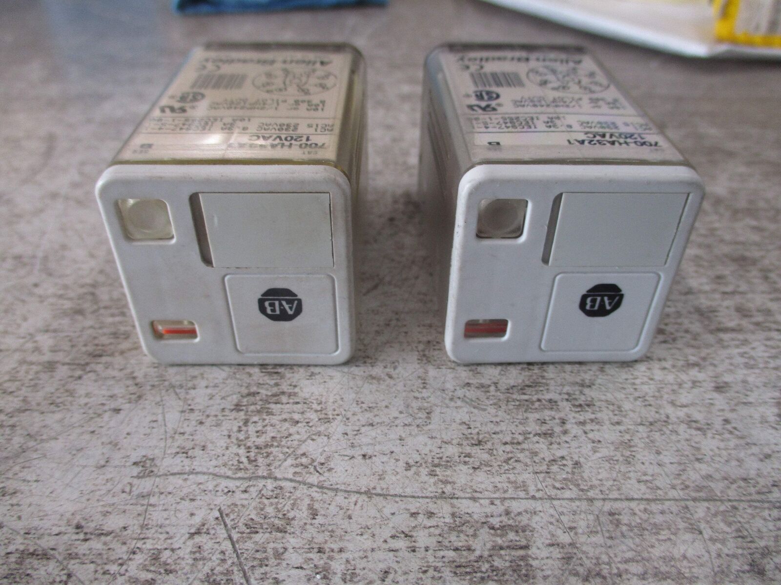 Allen Bradley Relay 700-HA32A1 Ser. B 120V *Lot of 2* Used
