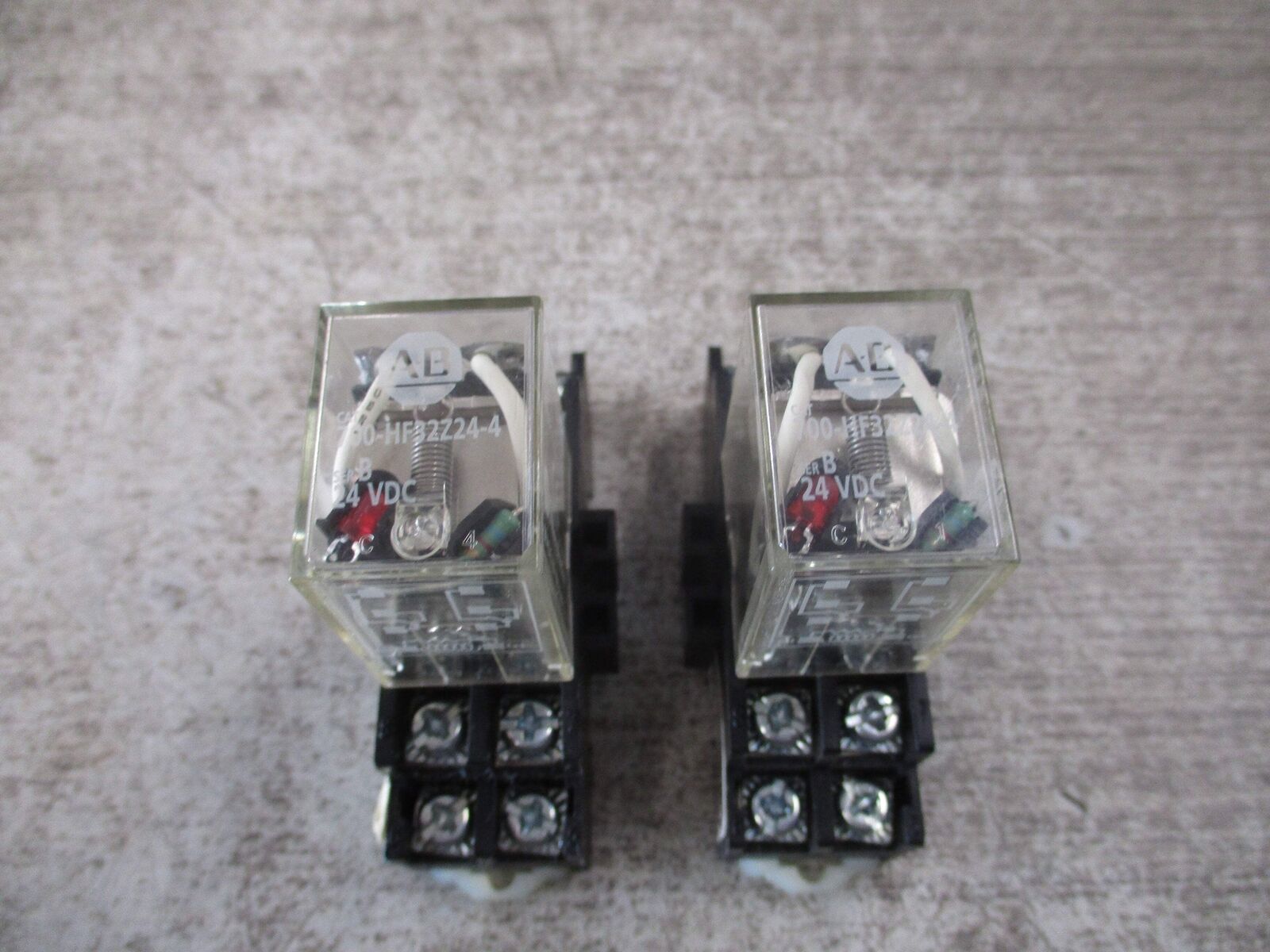 Allen-Bradley Relay 700-HF32Z24-4 Ser. B 24VDC W/Base *Lot of 2* Used