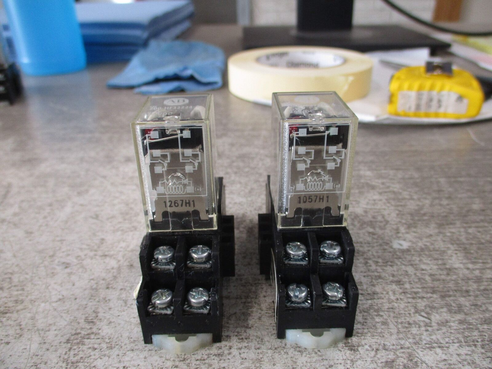Allen-Bradley Relay 700-HF32Z24-4 Ser. B 24VDC W/Base *Lot of 2* Used