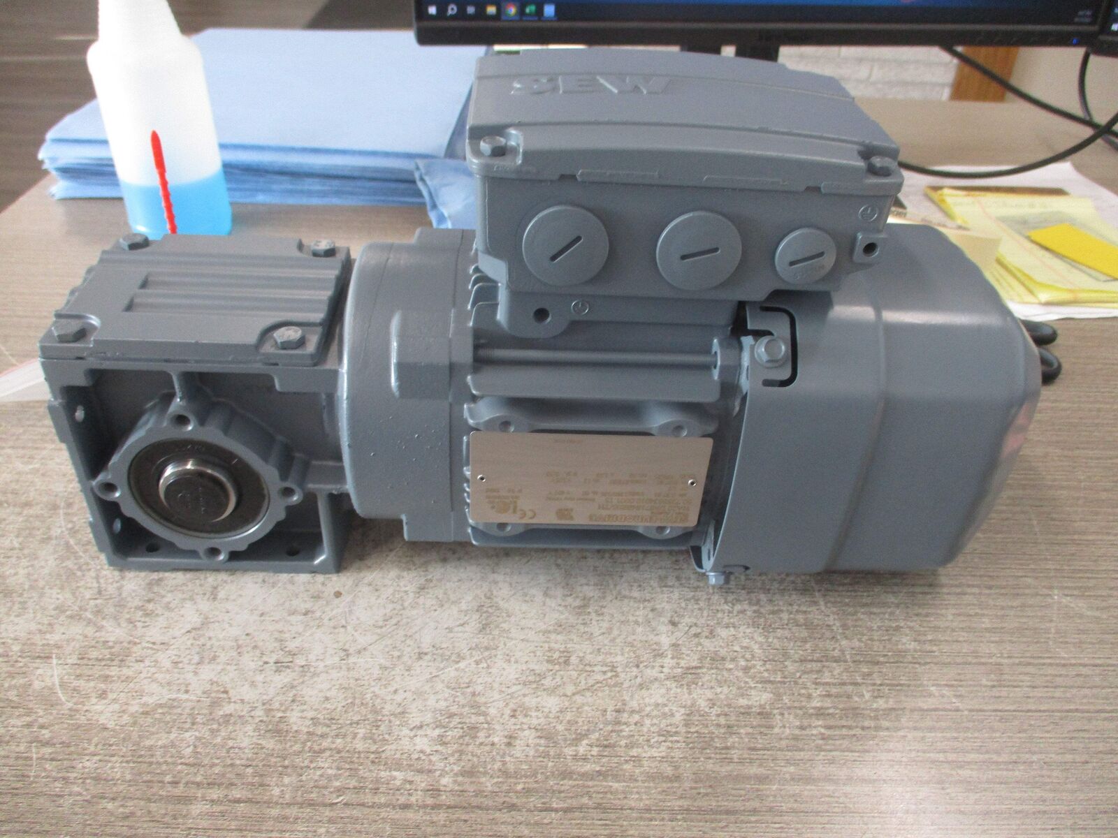 Sew-Eurodrive Gearmotor WA20 DRS71S4B05/TH 0.5HP Ratio 10.25:1 166RPM Output New