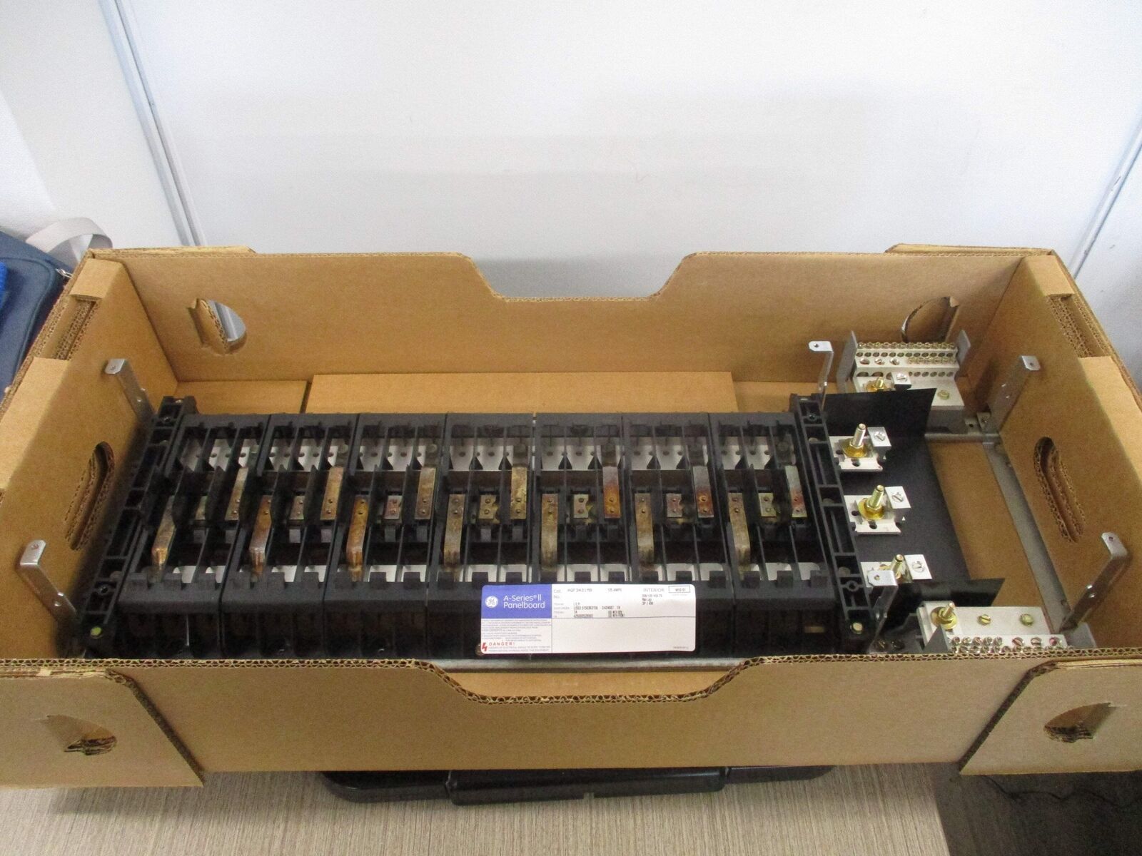 GE A-Series II Panelboard Interior AQF3421MB 125A 208/120V 3P 4W New Surplus