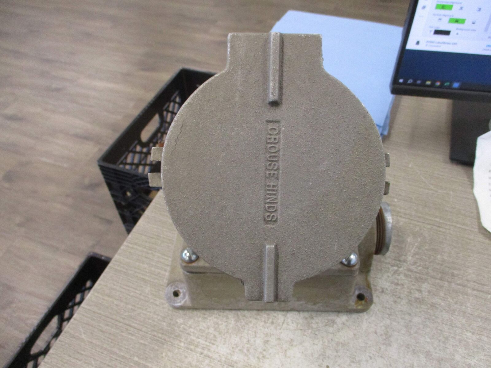 Crouse-Hinds Receptacle AR2041 S22 200A 600V W/Base & Angle Adapter *Cover Stuck