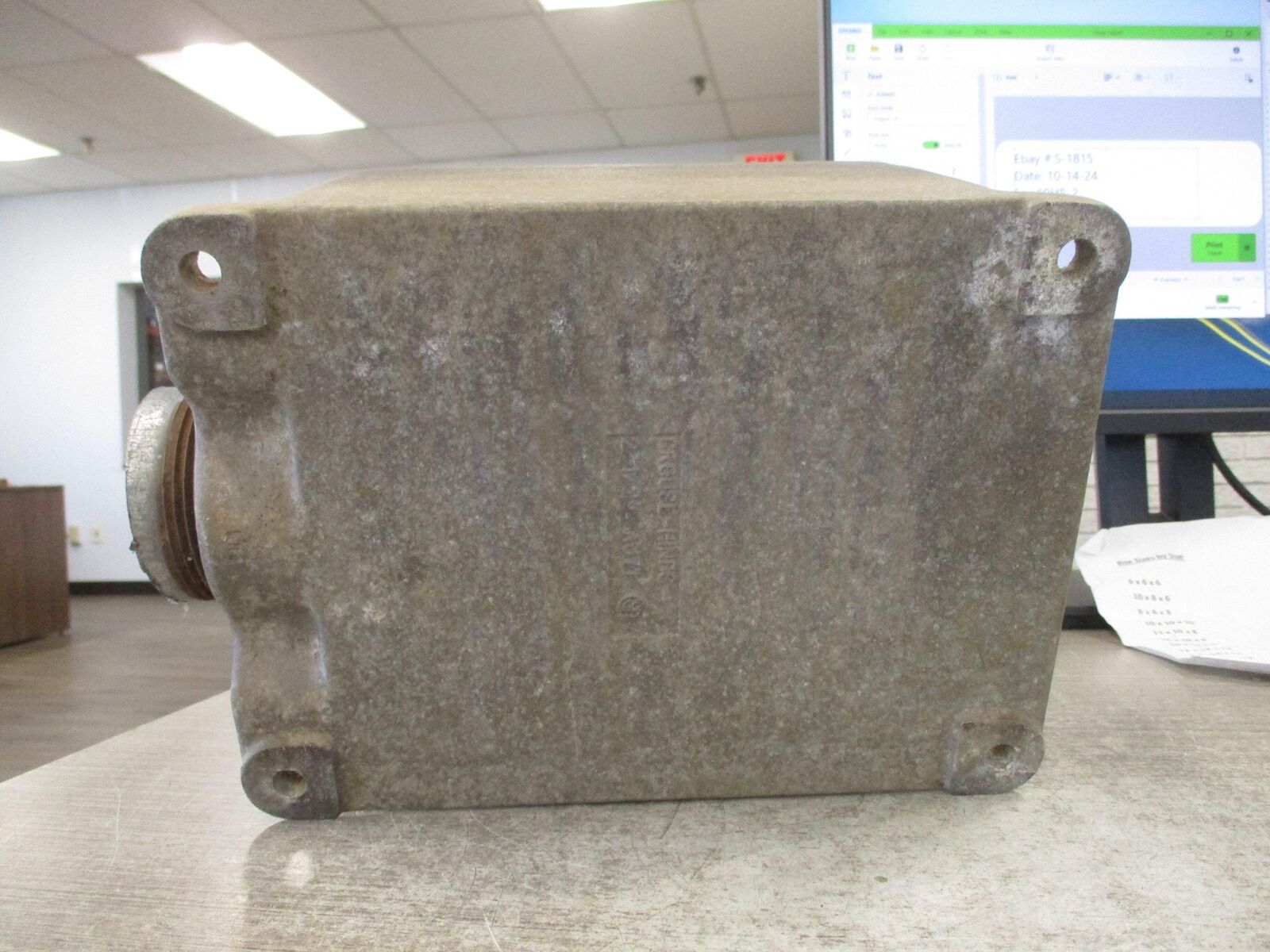 Crouse-Hinds Receptacle AR2041 S22 200A 600V W/Base & Angle Adapter *Cover Stuck