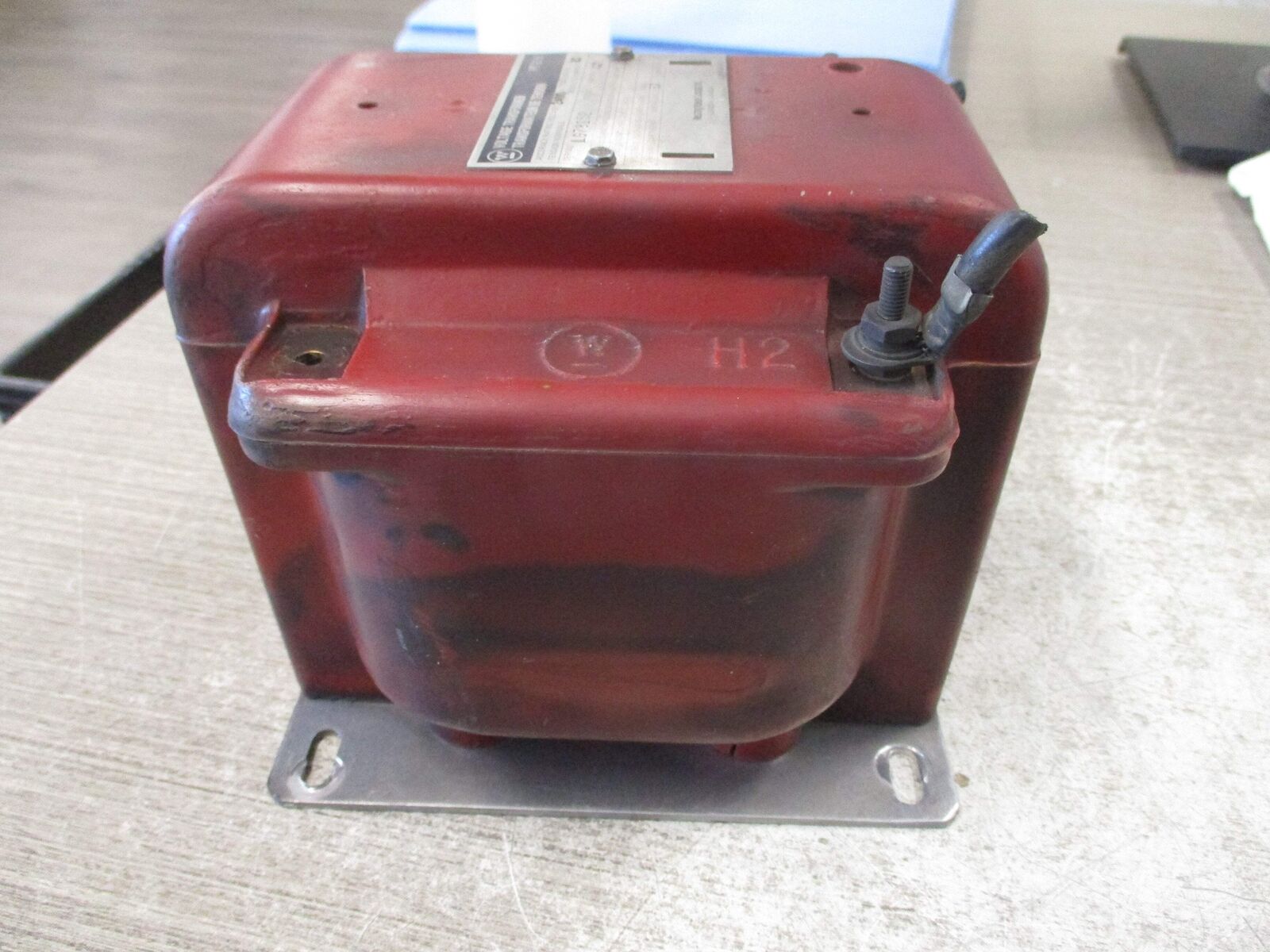 Westinghouse PT-2.5 Voltage Transformer 566C099 A01 Pri: 2400V Ratio 20:1 60Hz U