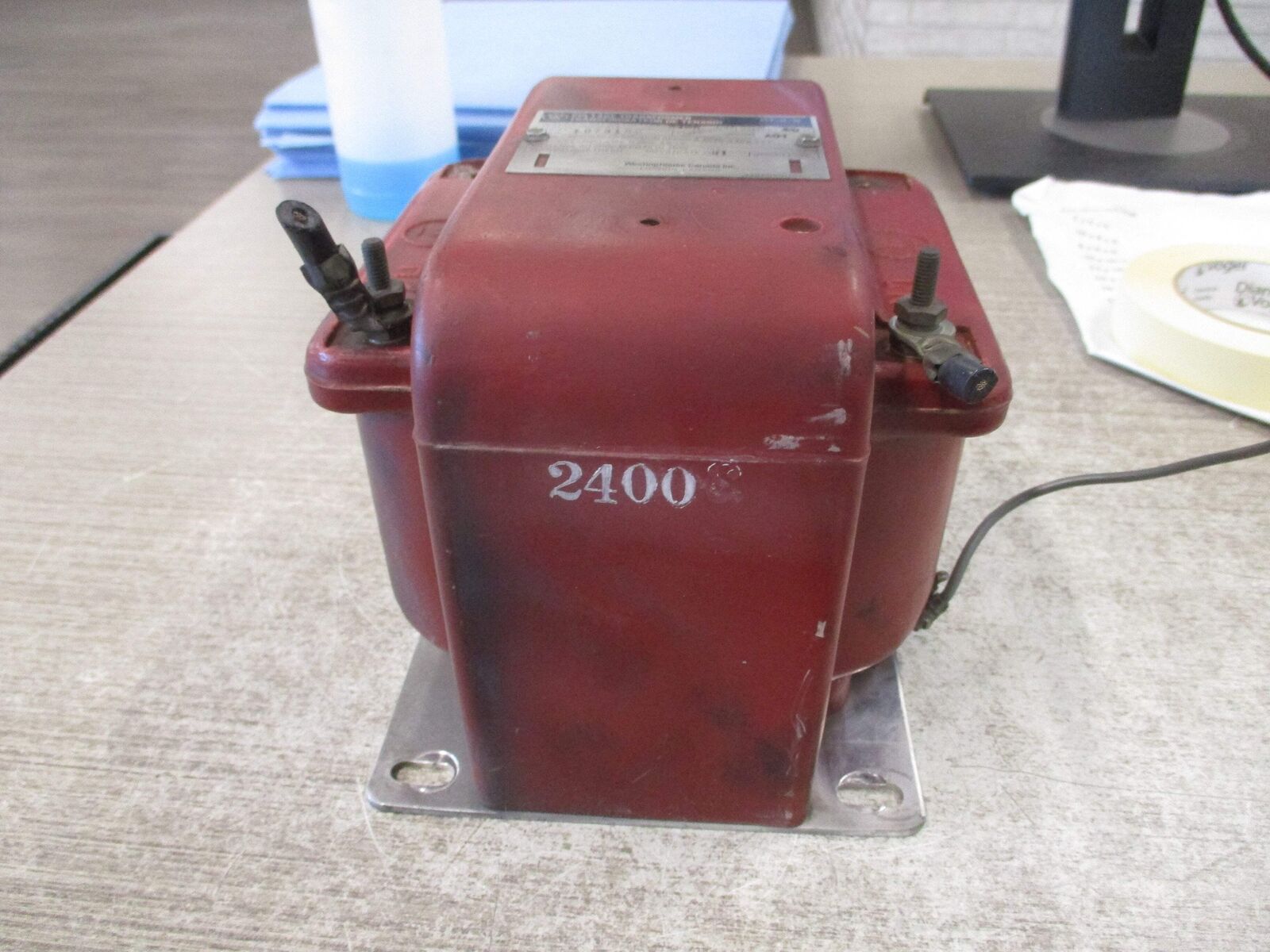 Westinghouse PT-2.5 Voltage Transformer 566C099 A01 Pri: 2400V Ratio 20:1 60Hz U