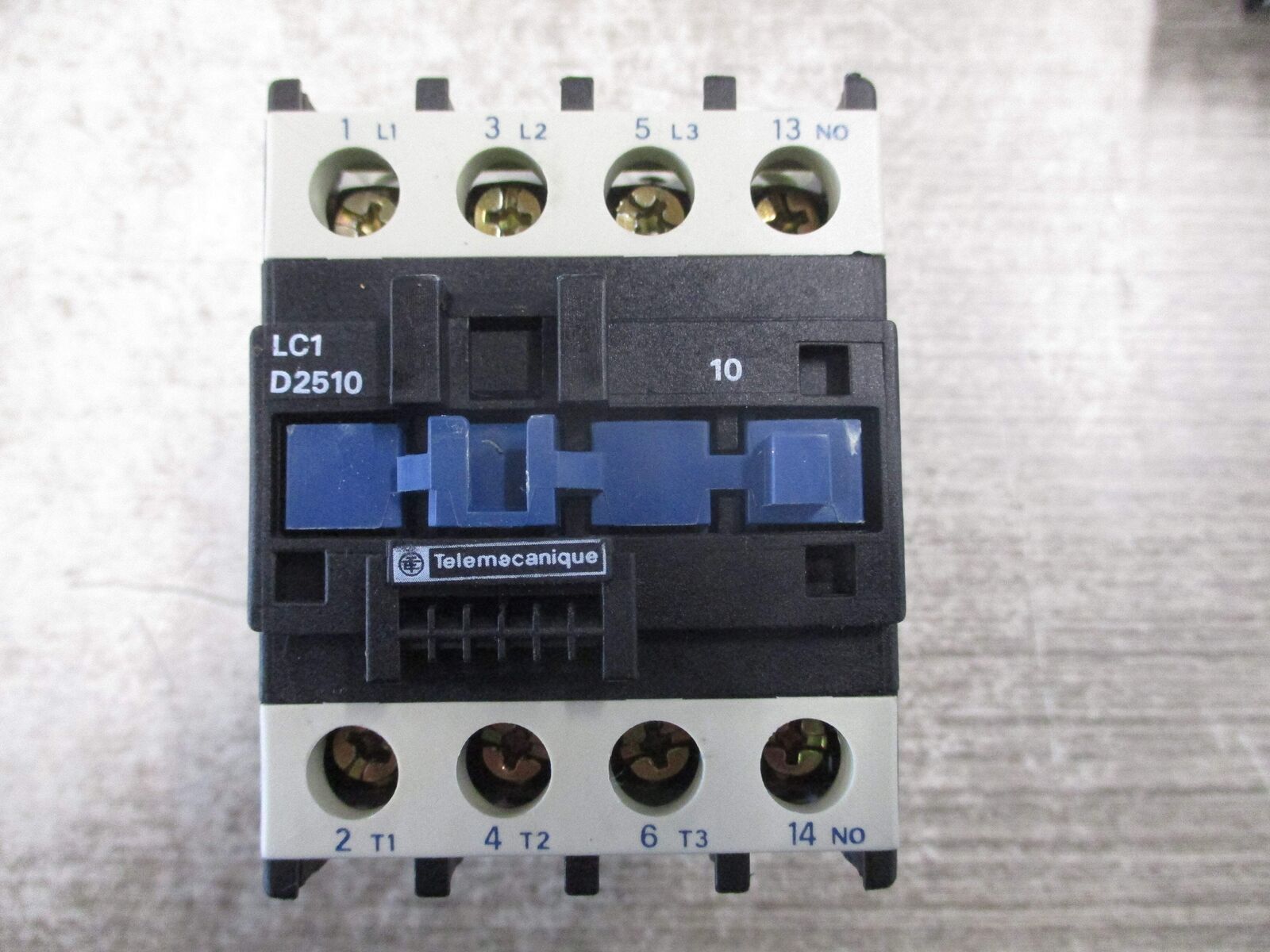Telemecanique Contactor LC1 D2510 120V Coil 40A 600V (1) Aux Contact Block (1) S