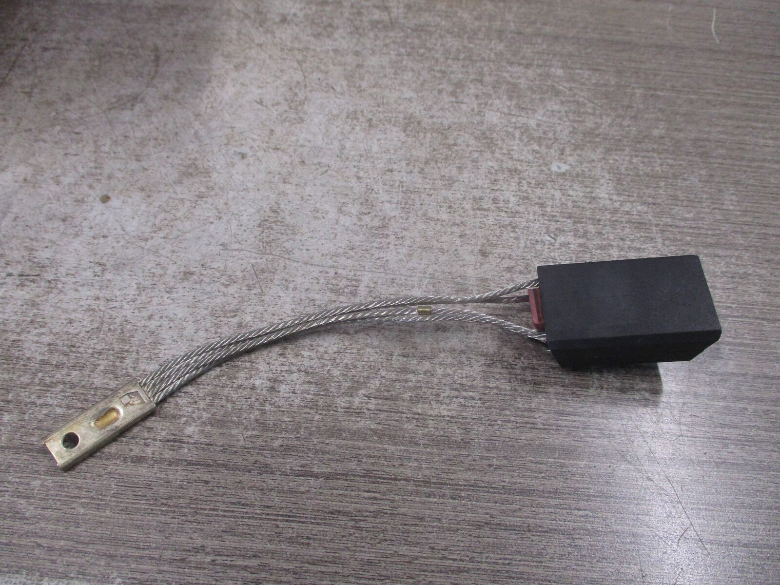 Helwig Carbon Motor Brush 10-621221-878-3-05 *No Box* New Surplus