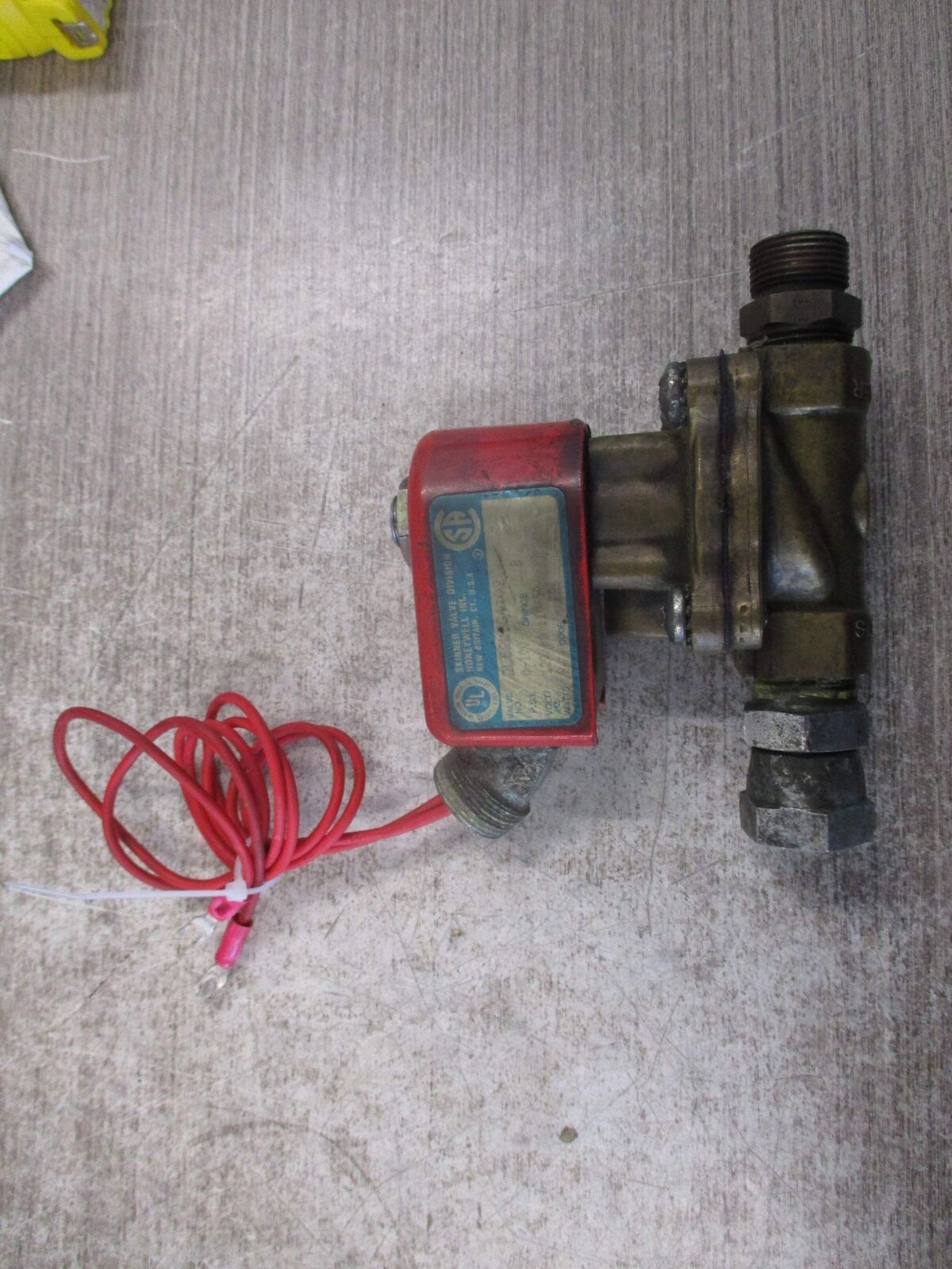 Skinner Solenoid Valve 2LB2LBG4102 0-100 PSI 120V 60Hz Used