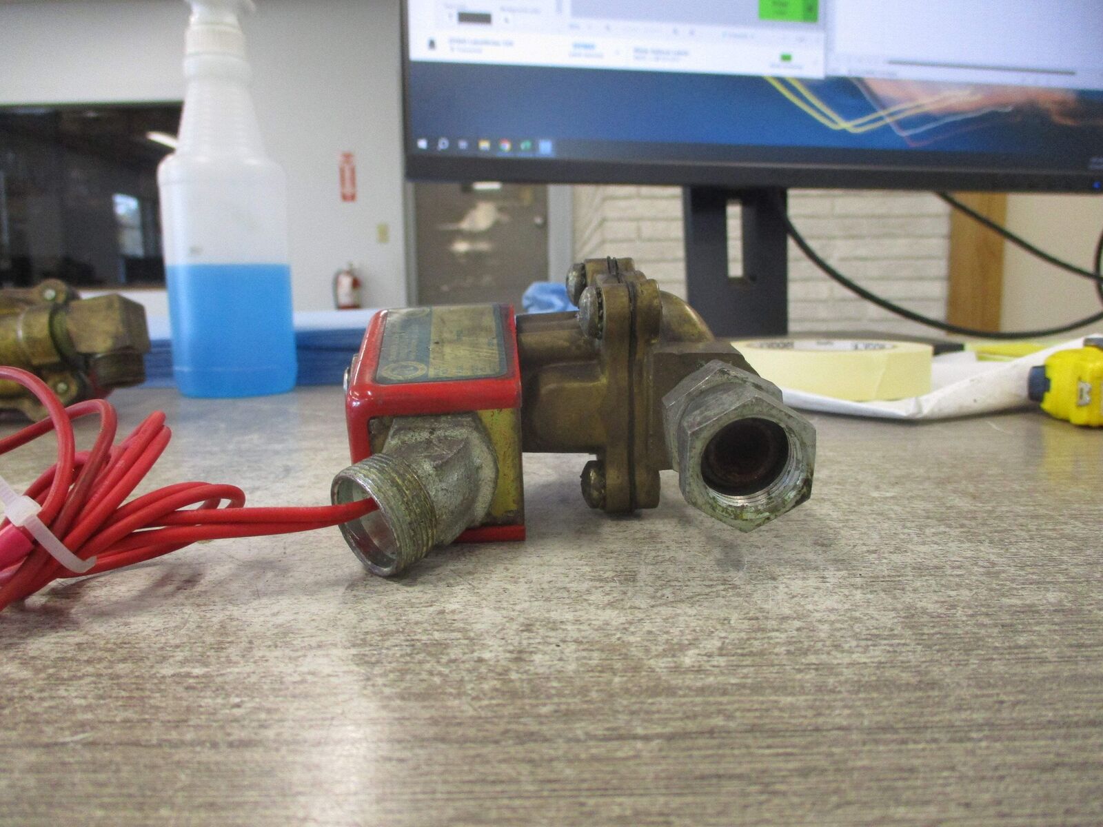 Skinner Solenoid Valve 2LB2LBG4102 0-100 PSI 120V 60Hz Used