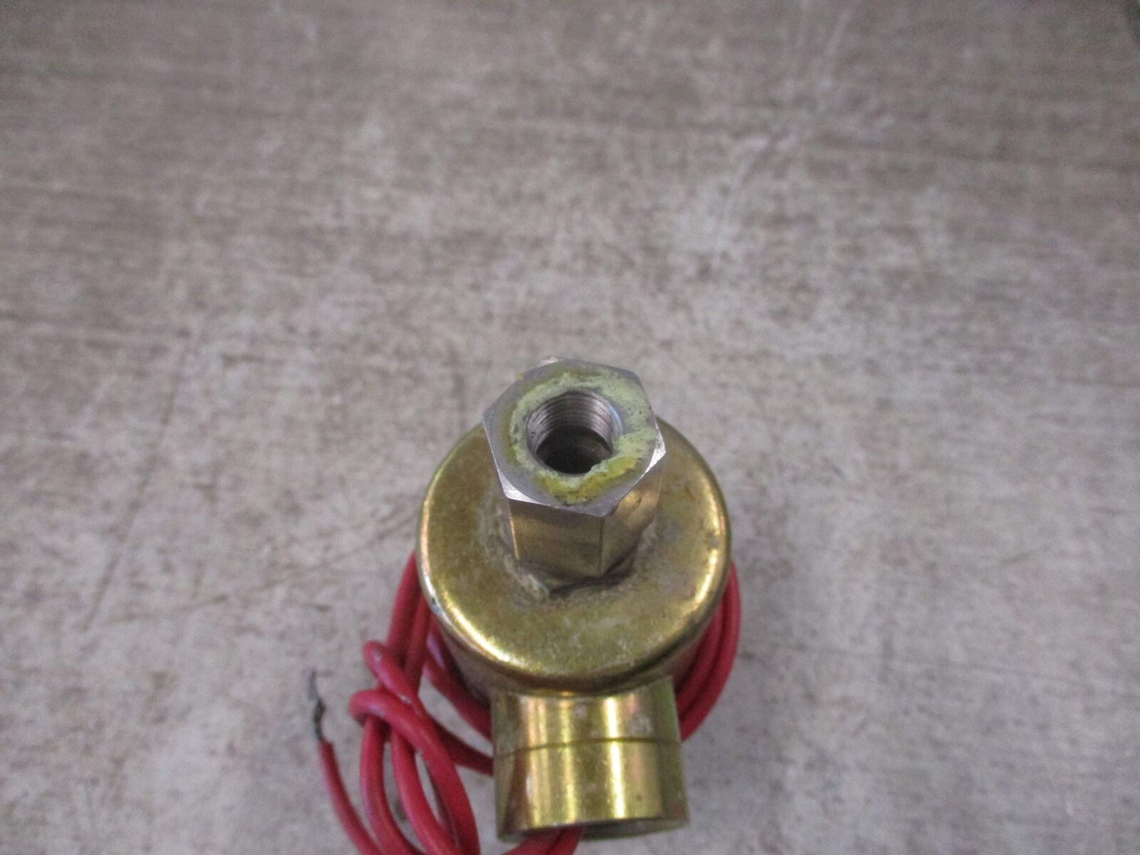 Skinner Solenoid Valve V5D16615 100 PSI 120V 60Hz Used