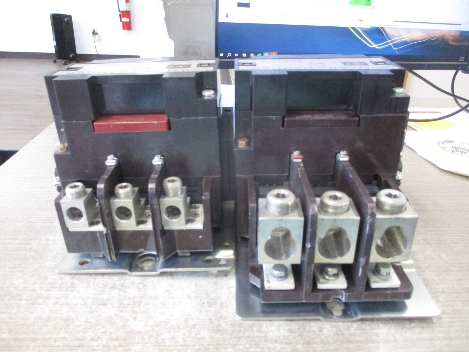 Cutler-Hammer Contactor C832LN1/C832KN9 Ser. C1 350A/200A 120V Coil Used