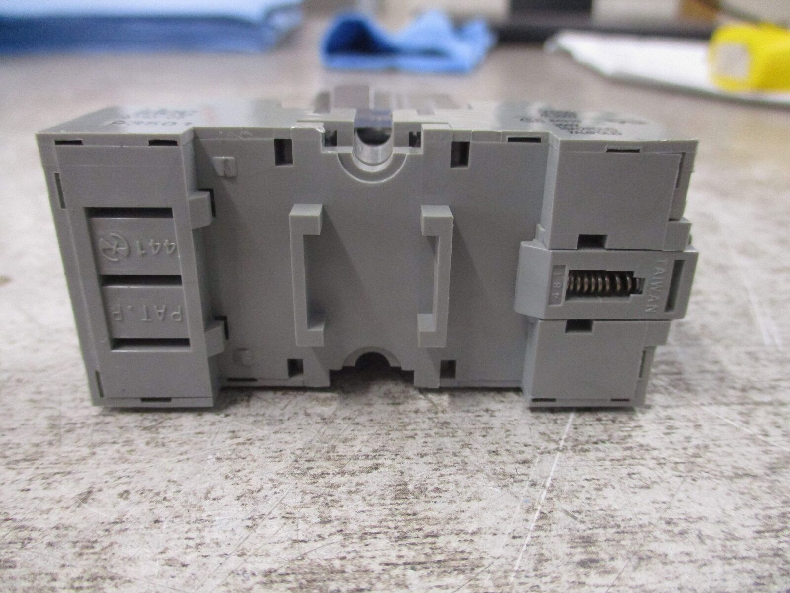 Idec Electronic Timer GT5Y-2SN 200-240V W/Base Used