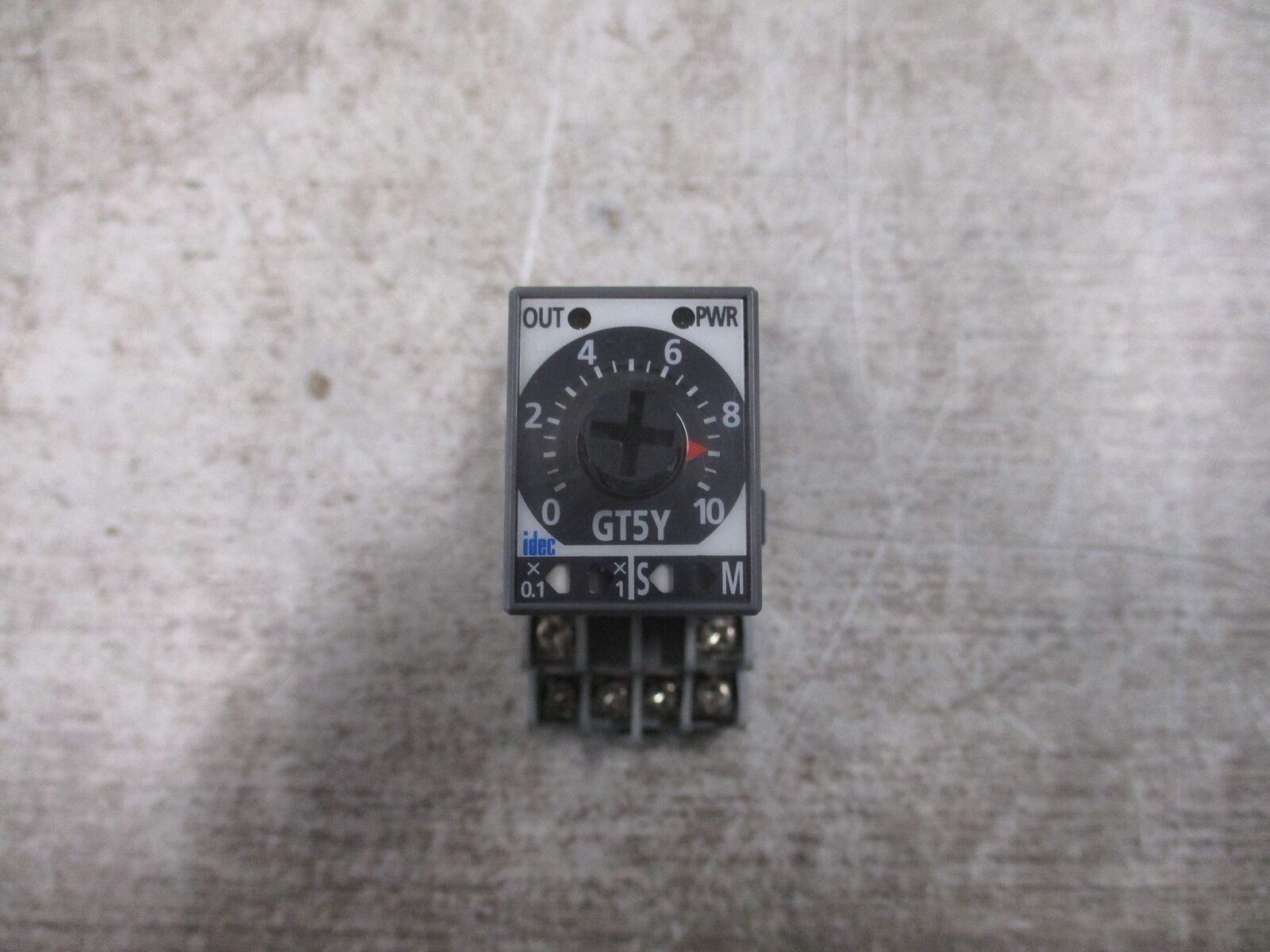 Idec Electronic Timer GT5Y-2SN 200-240V W/Base Used