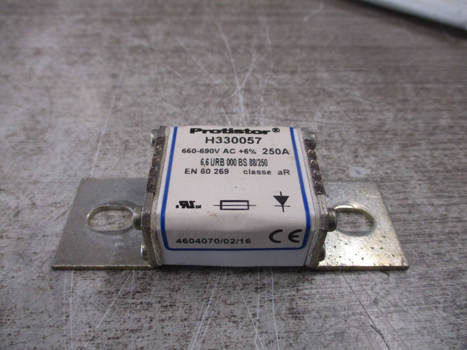 Ferraz Shawmut Protistor Fuse H330057 250A 690V Used