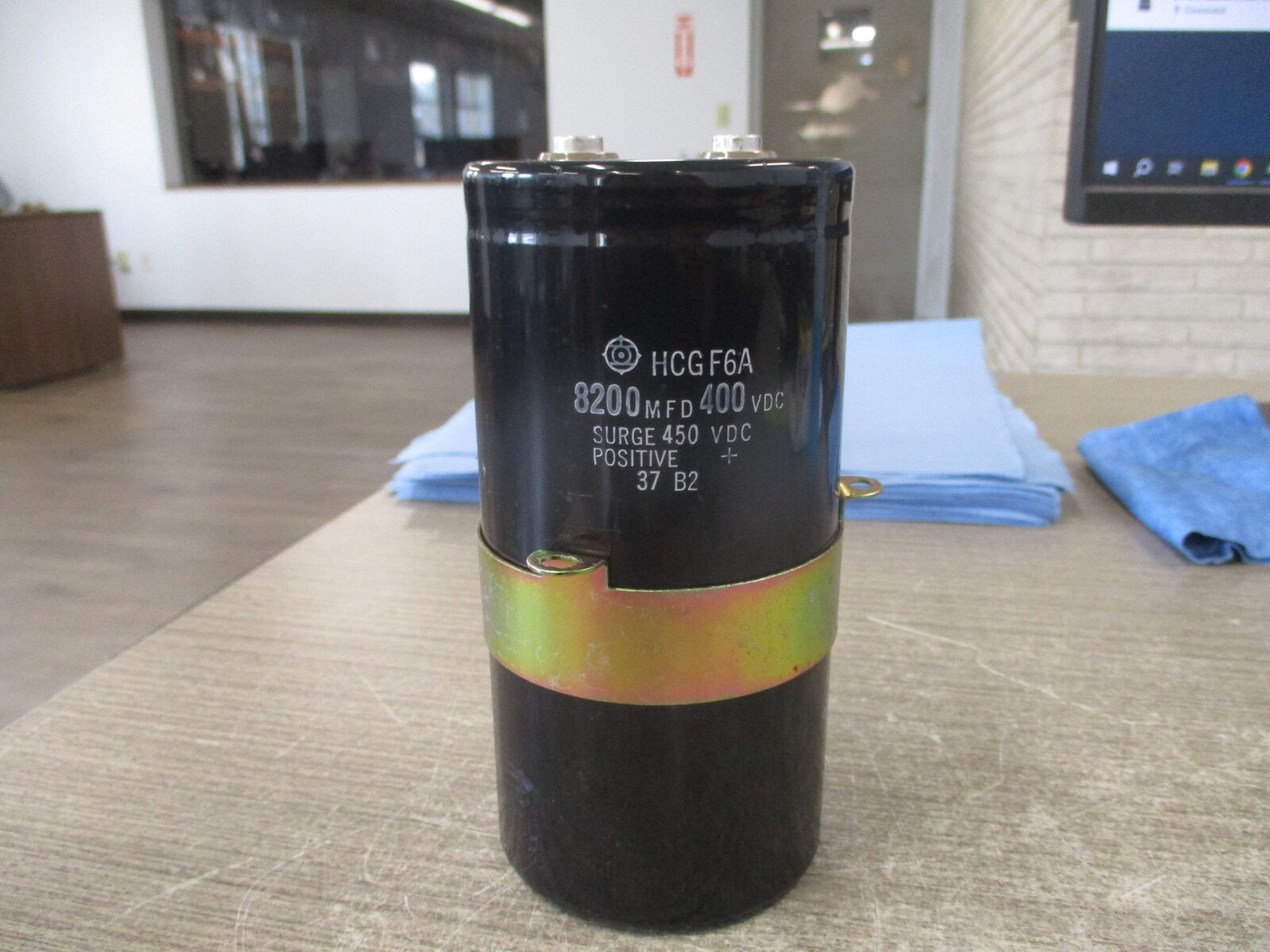 Hitachi Capacitor HCGF6A 8200MFD 400VDC Used