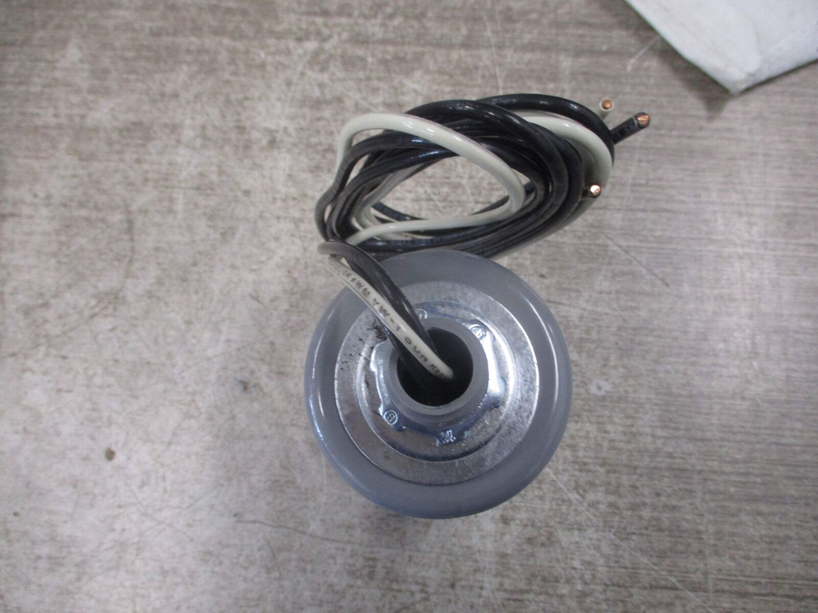 Delta Lightning Arrestor LA 302 120-240V 3W 1Ph 60Hz New Surplus