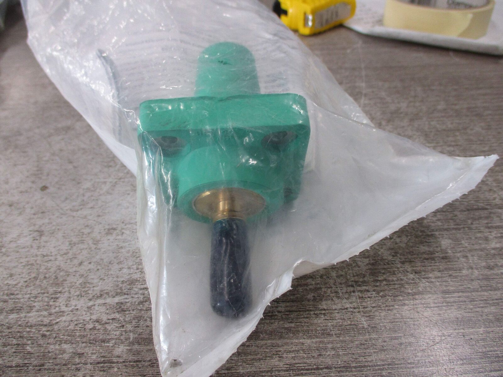 Leviton Female Panel Receptacle 355-16R24-14G 400A 600V New Surplus