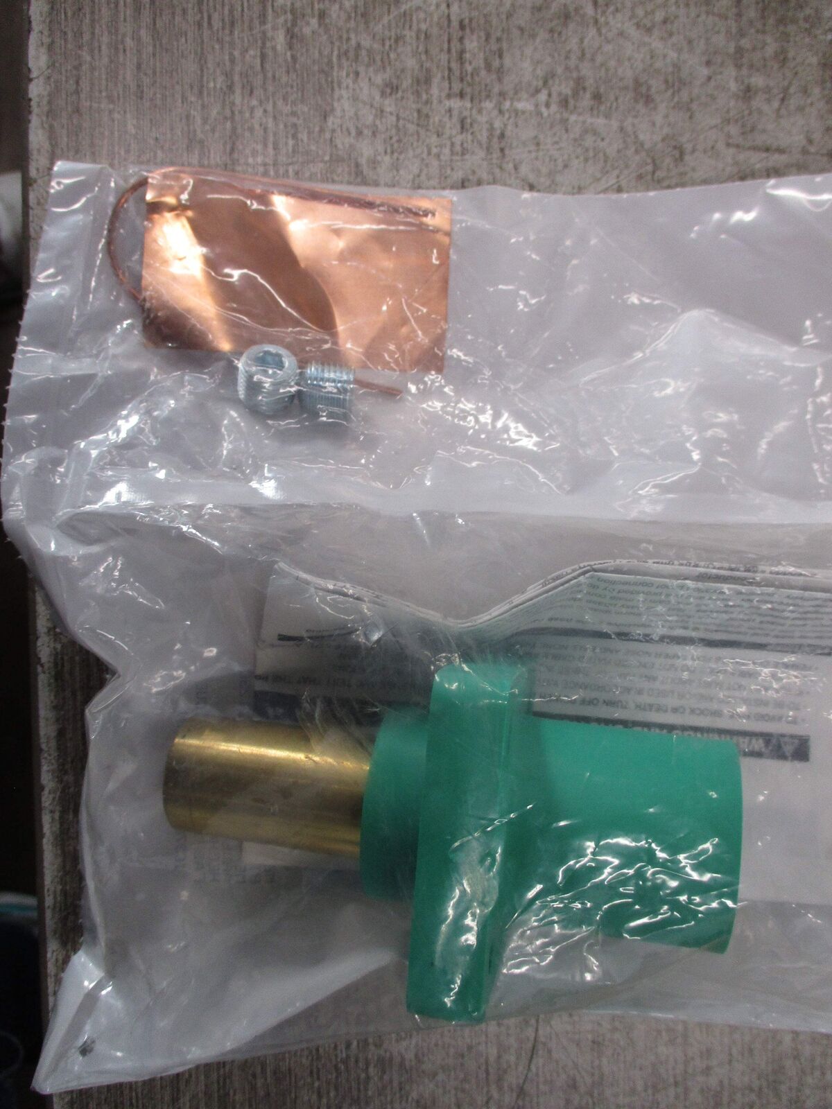 Leviton rhino-hide Male Panel Receptacle 245-16R21-UG 400A 600V New Surplus