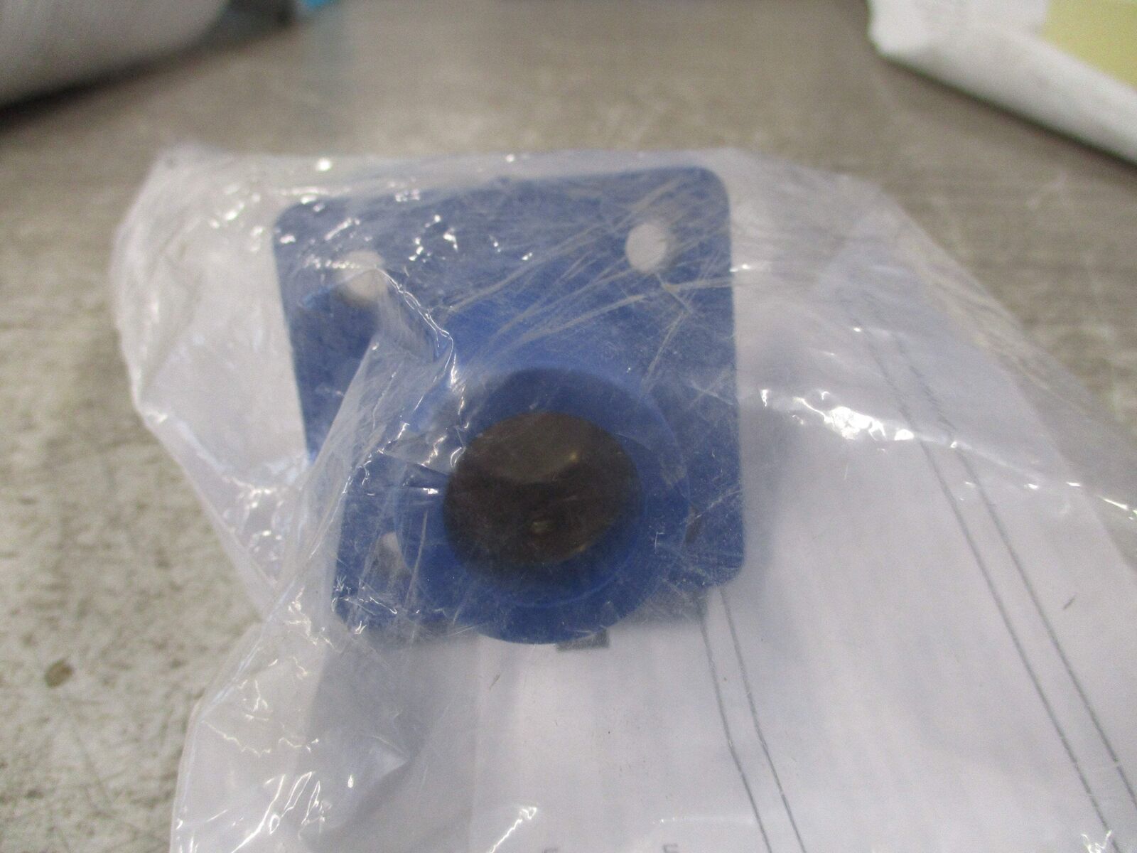 Leviton Female Panel Receptacle 364-16R24-4UB 400A 600V New Surplus