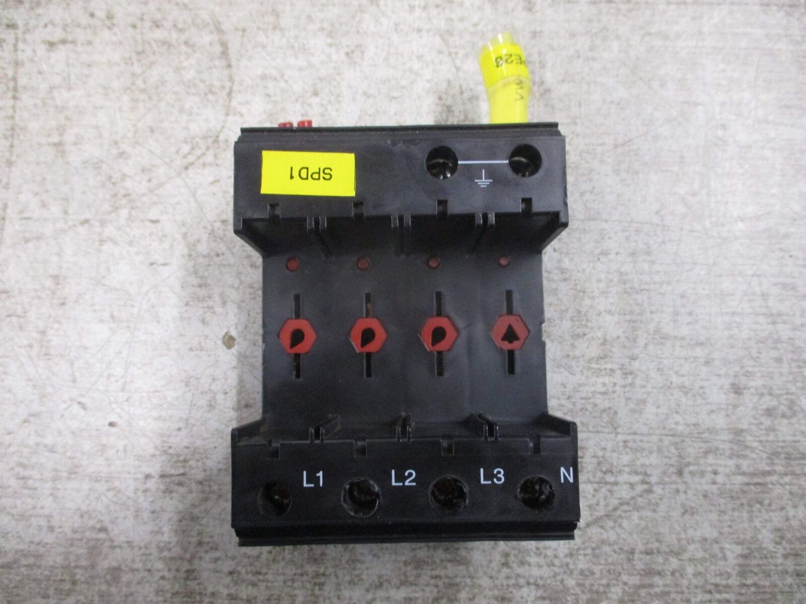 Phoenix Contact VAL-MS/3+1-BE/FM Base 2838898 *Broken Din Rail Mount* Used