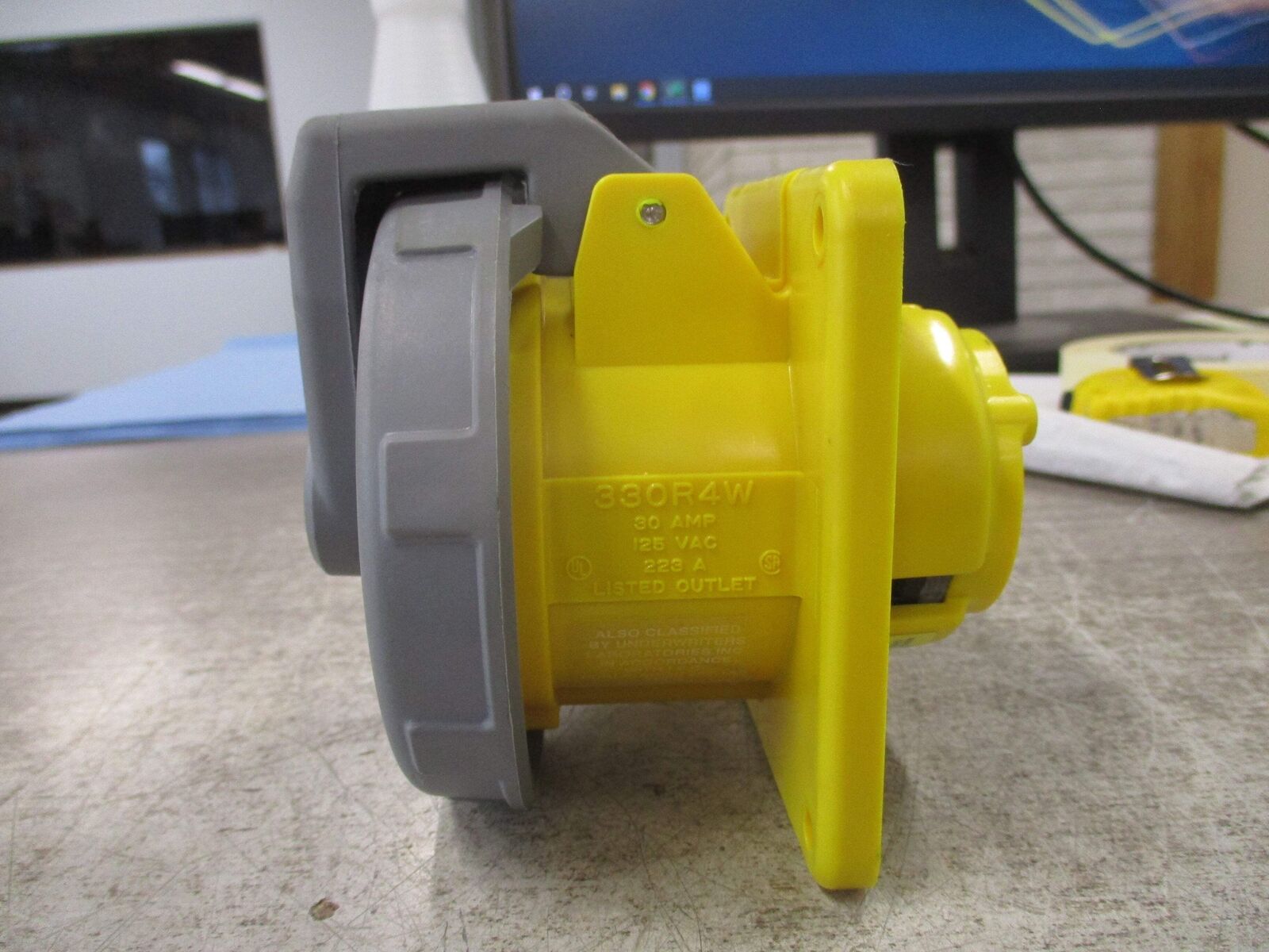 Hubbell Receptacle 330R4W 30A 125V *Missing (1) Lug Screw* Used