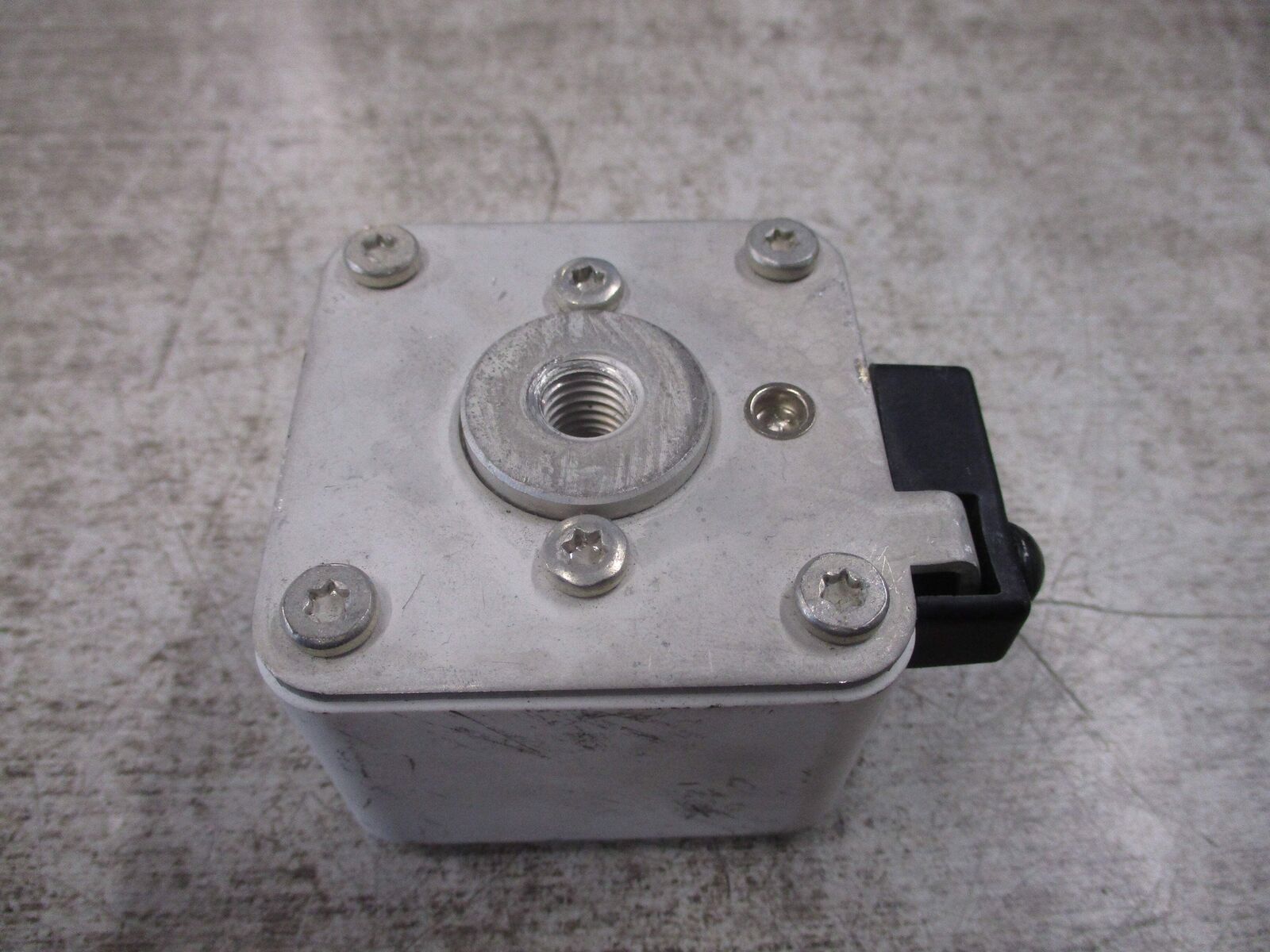 Eaton Bussmann Series Fuse 170M5465 900A 600V Used